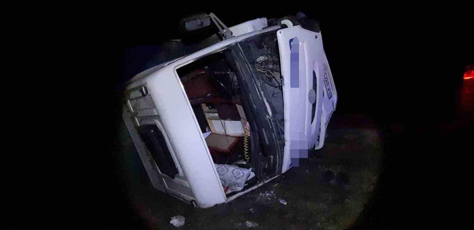 Mudurnu’da kamyon şarampole devrildi: 1 yaralı
