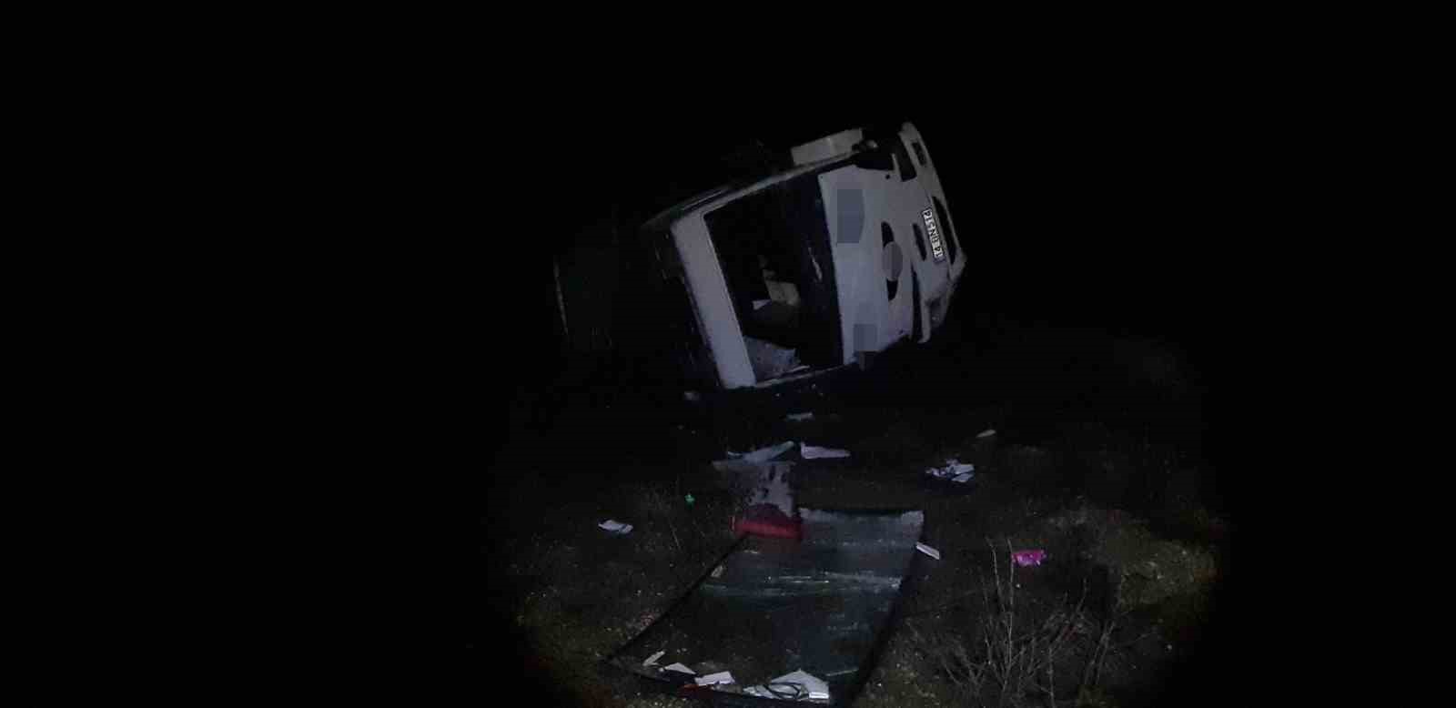 Mudurnu’da kamyon şarampole devrildi: 1 yaralı
