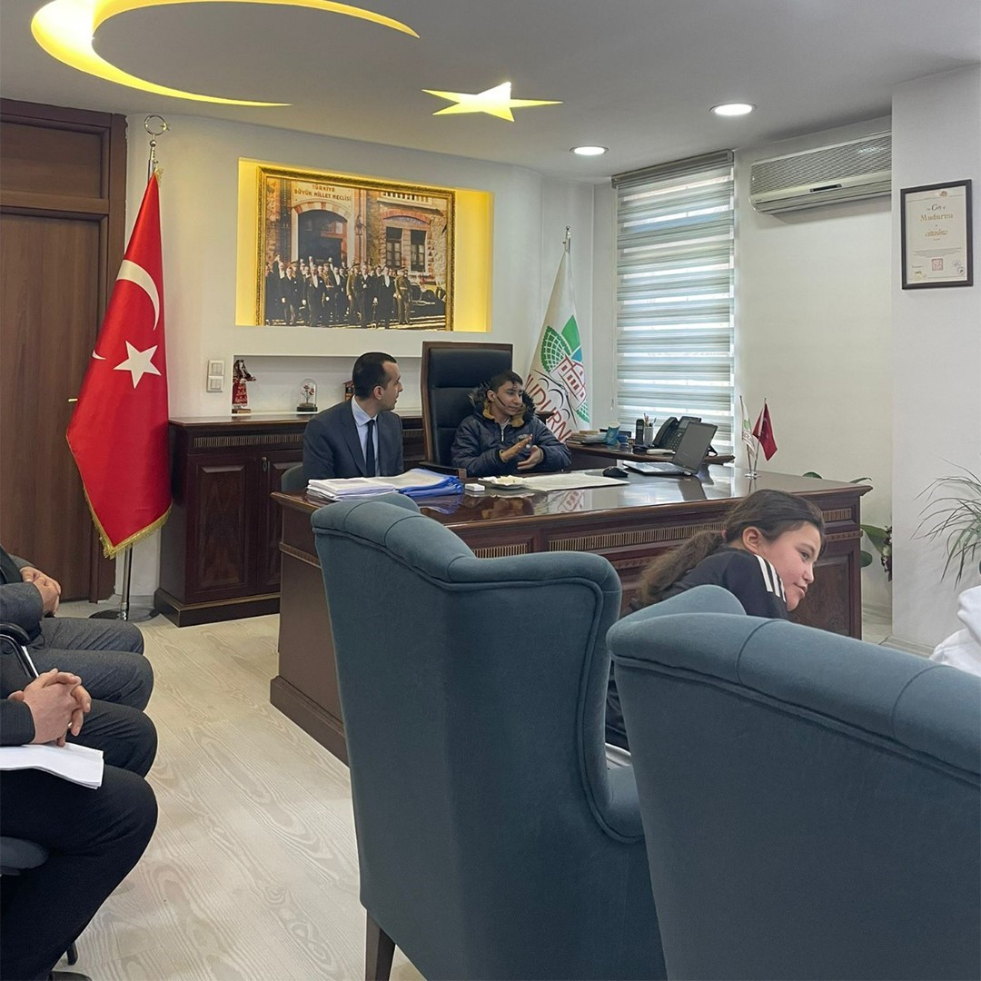 Mudurnu’da özel çocuklar protokol koltuklarını devraldı
