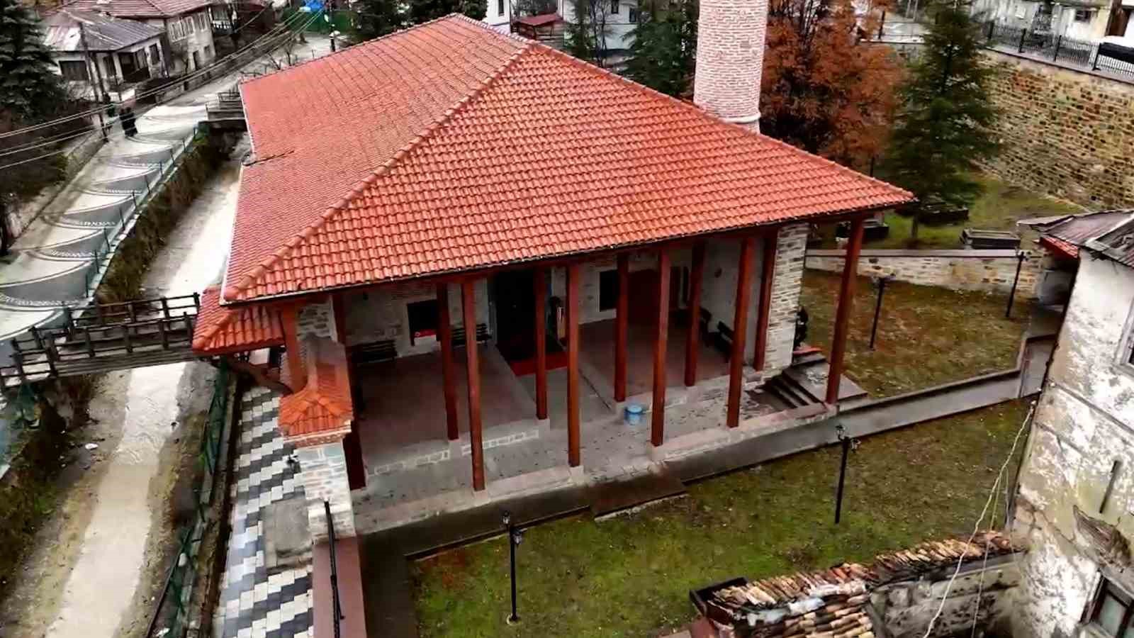 Mudurnu’daki Kanuni Sultan Süleyman Camisi asırlara meydan okuyor
