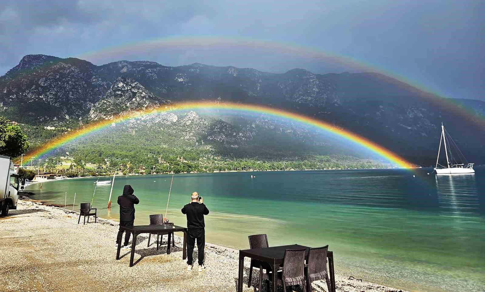 Muğla Akbük Koyu’nda oluşan Gökkuşağı mest etti
