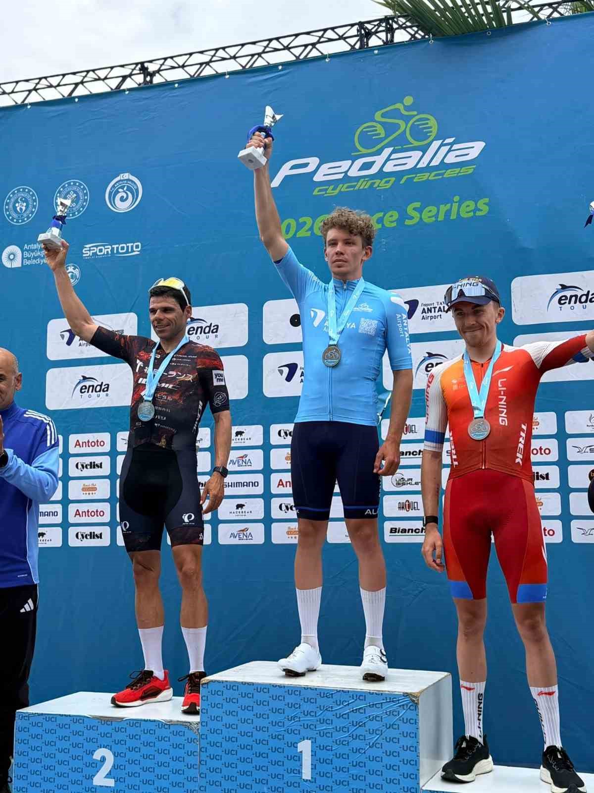 Muğla Büyükşehir Belediyesi Bisiklet Takımı Alanya’da birincilik kürsüsüne çıktı
