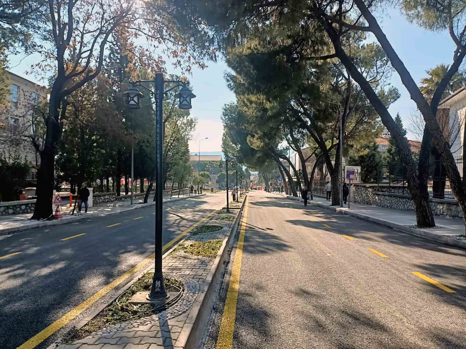 Muğla Büyükşehir, Menteşe’de yol yatırımlarını aralıksız sürdürüyor
