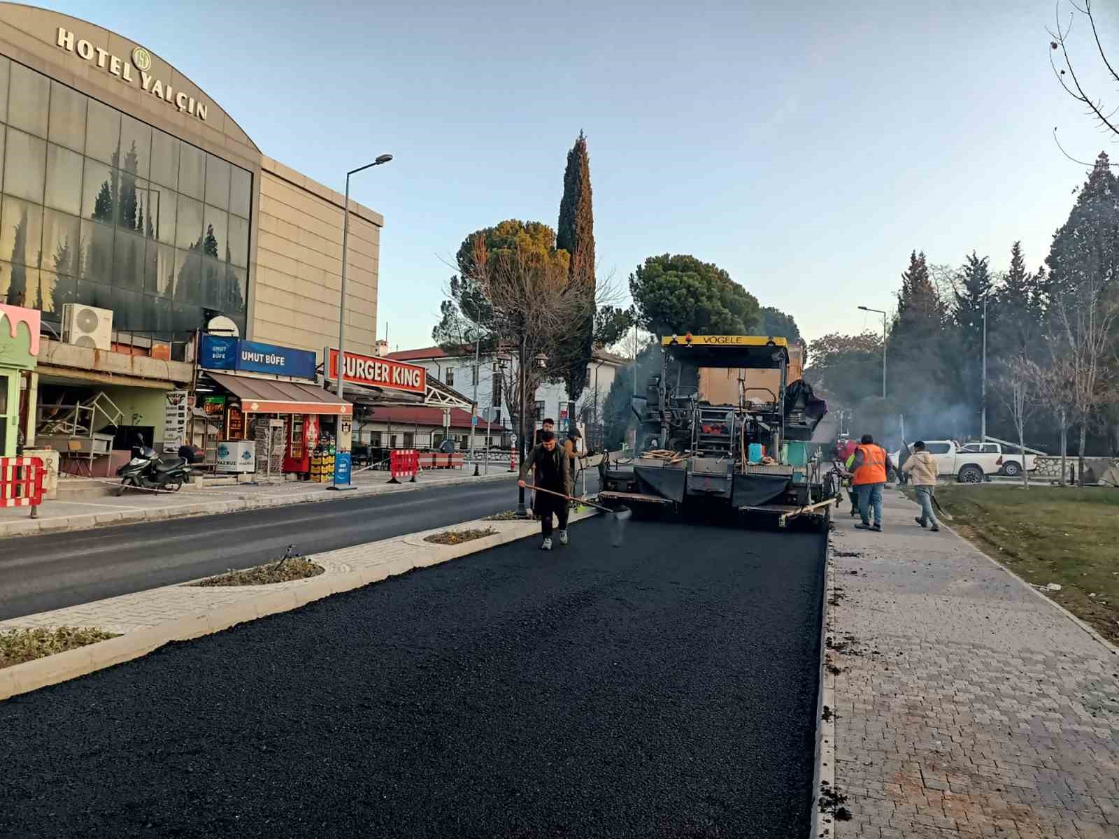 Muğla Büyükşehir, Menteşe’de yol yatırımlarını aralıksız sürdürüyor
