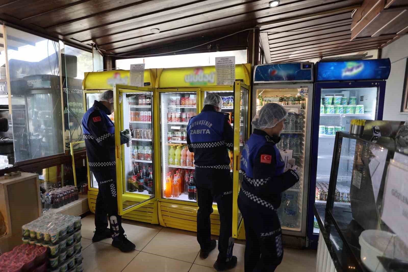 Muğla Büyükşehir zabıtası Ramazan denetimlerini sürdürüyor
Muğla Büyükşehir zabıtası Ramazan denetimlerini sürdürüyor