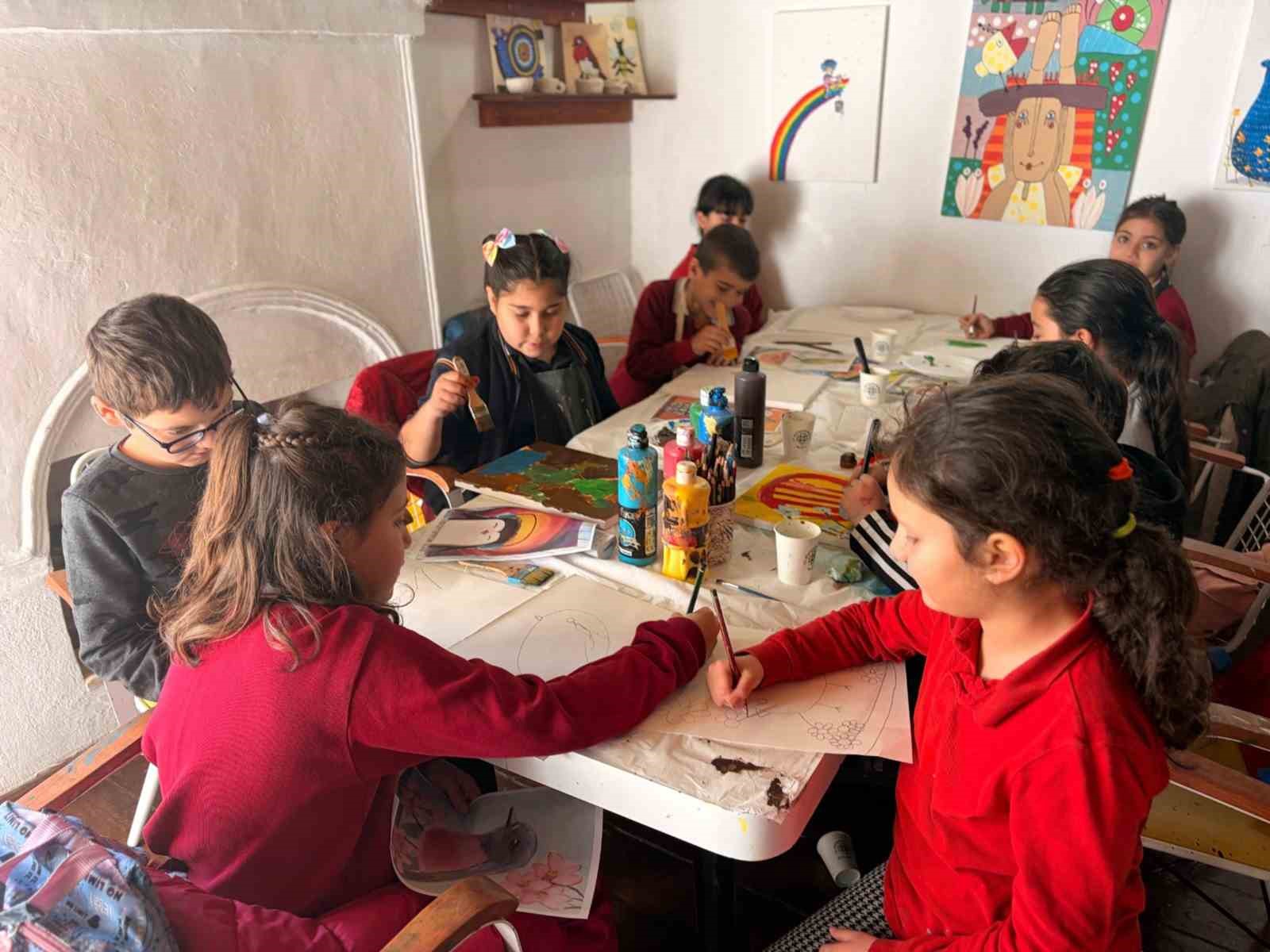 Muğla Büyükşehir’den her yaşa dokunan sosyal hizmet atölyeleri
Muğla Büyükşehir’den her yaşa dokunan sosyal hizmet atölyeleri