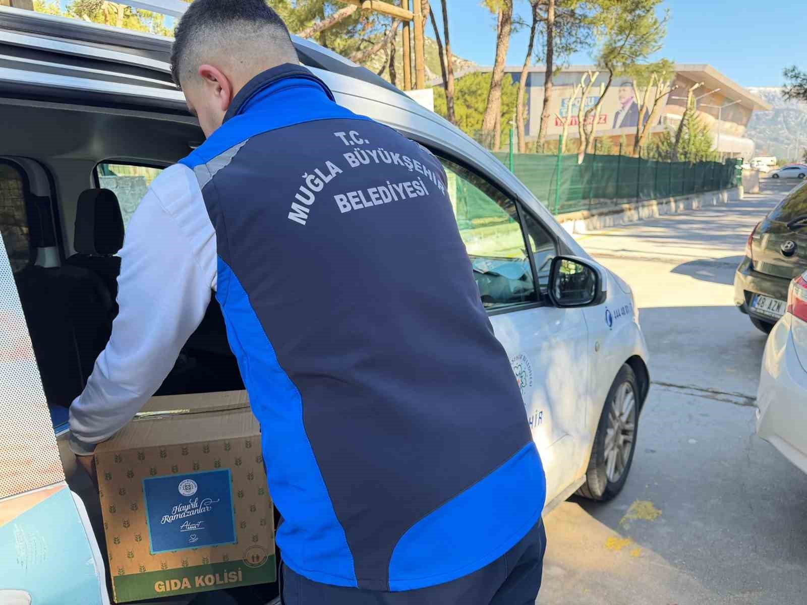 Muğla Büyükşehir’den Şubat ayında 25 milyon TL sosyal destek
Muğla Büyükşehir’den Şubat ayında 25 milyon TL sosyal destek