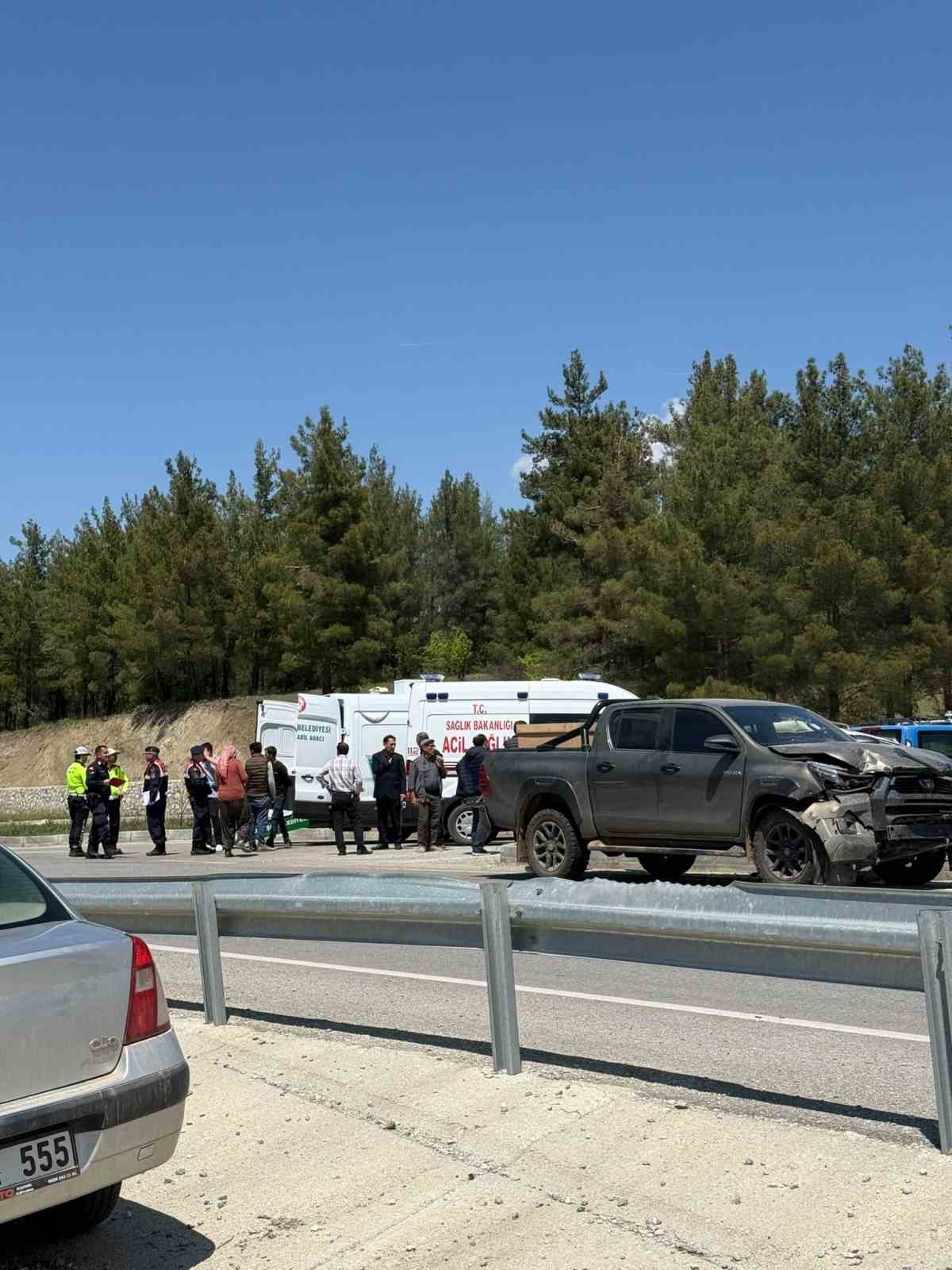 Muğla-Denizli yolunda feci kaza: 1 ölü, 1 yaralı
