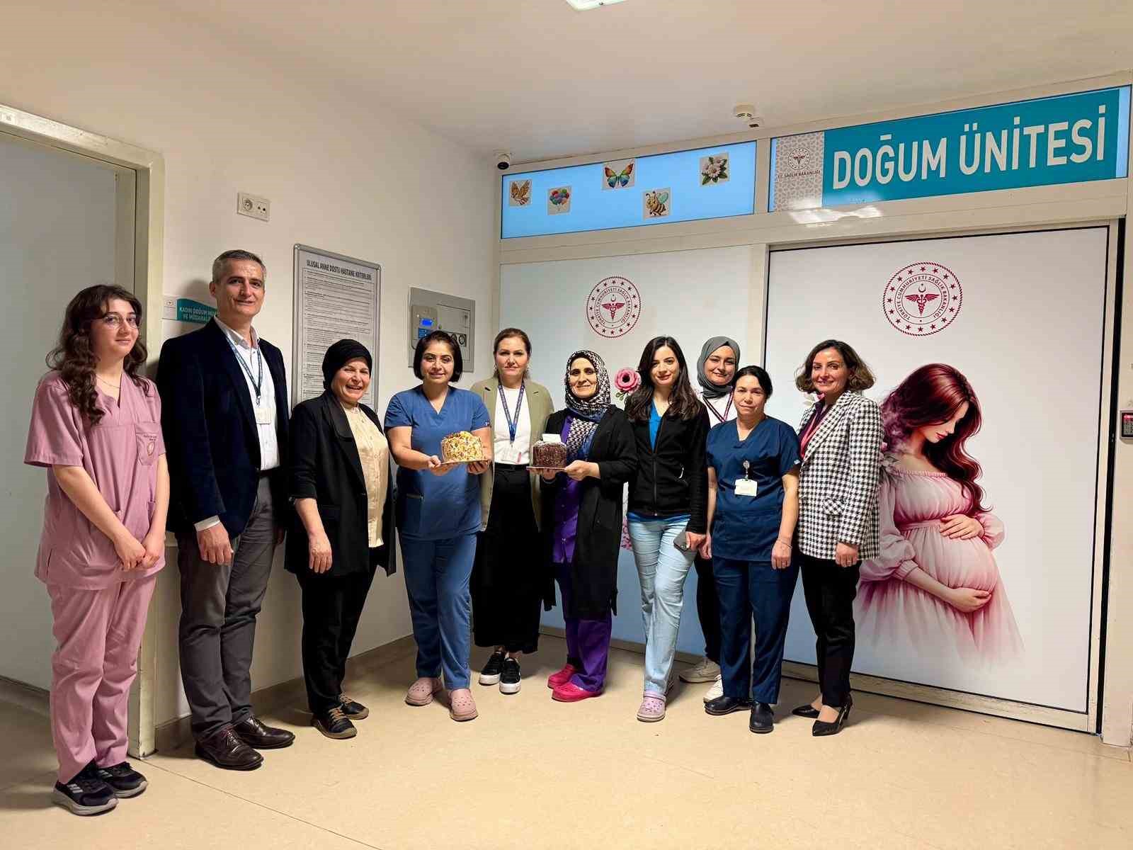 Muğla Eğitim ve Araştırma Hastanesi’nde ebeler unutulmadı
