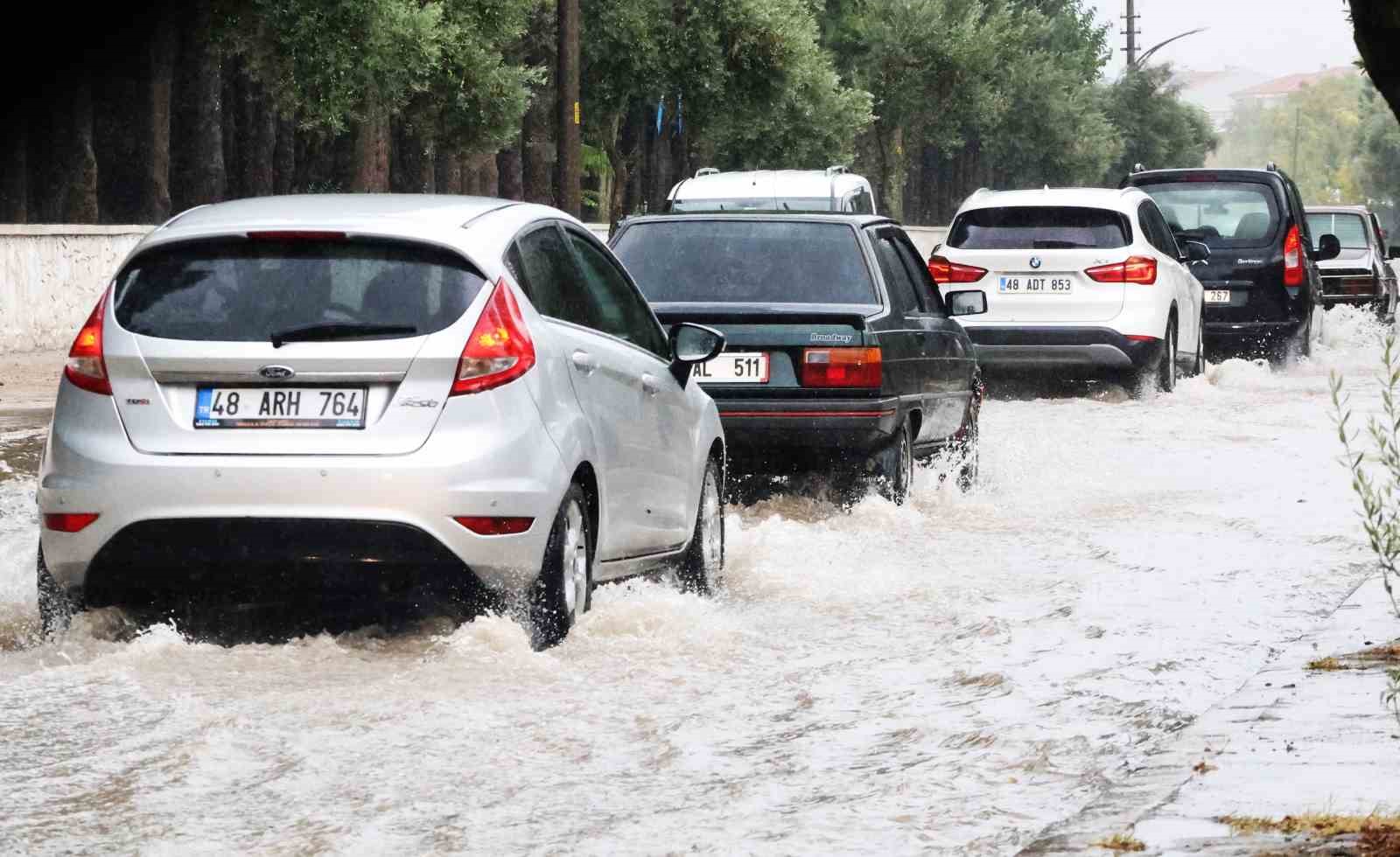 Muğla geneli sağanak ve gök gürültülü yağış uyarısı
