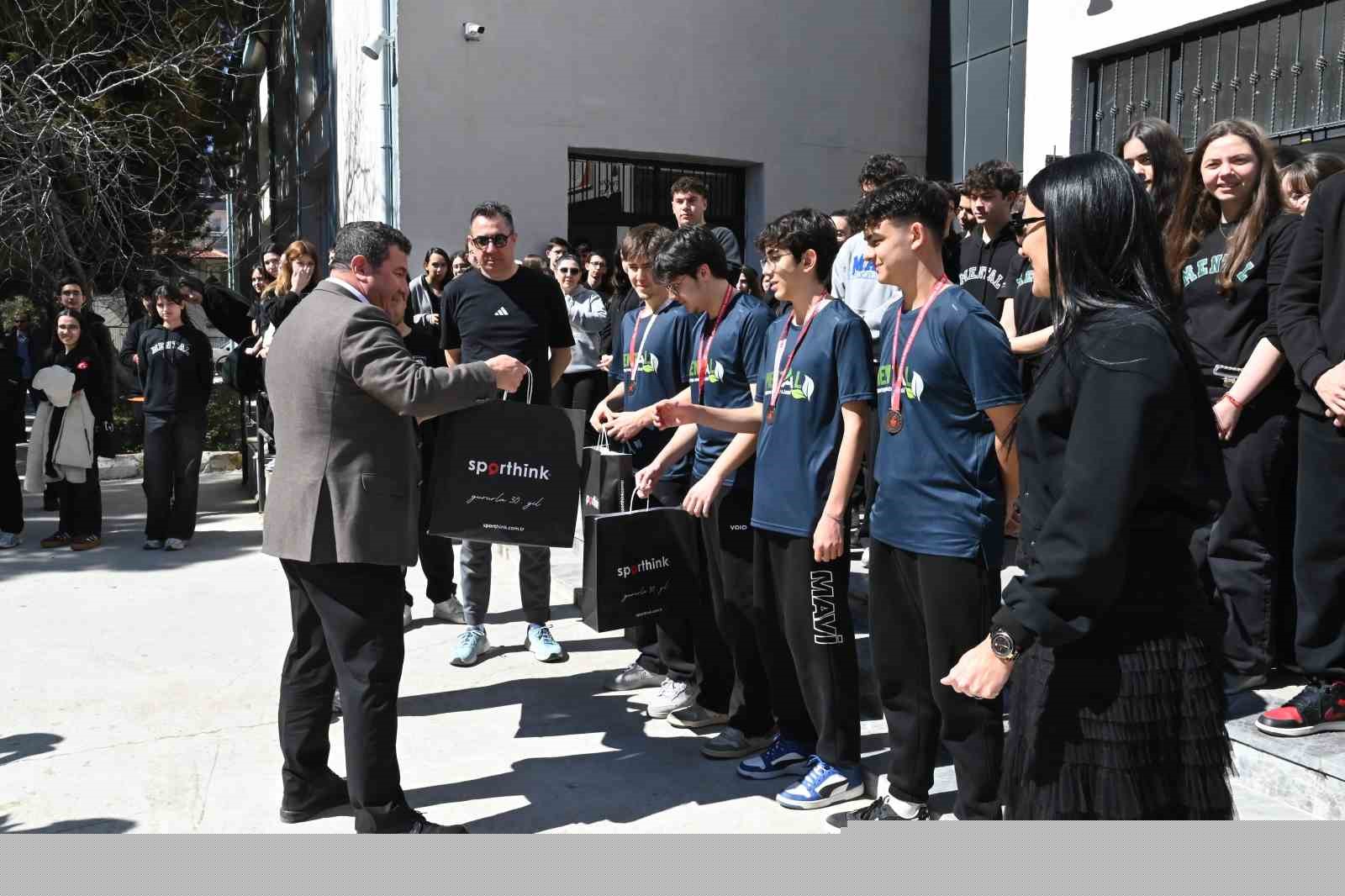 Muğla Menteşe Anadolu Lisesi’nde coşkulu karşılama
