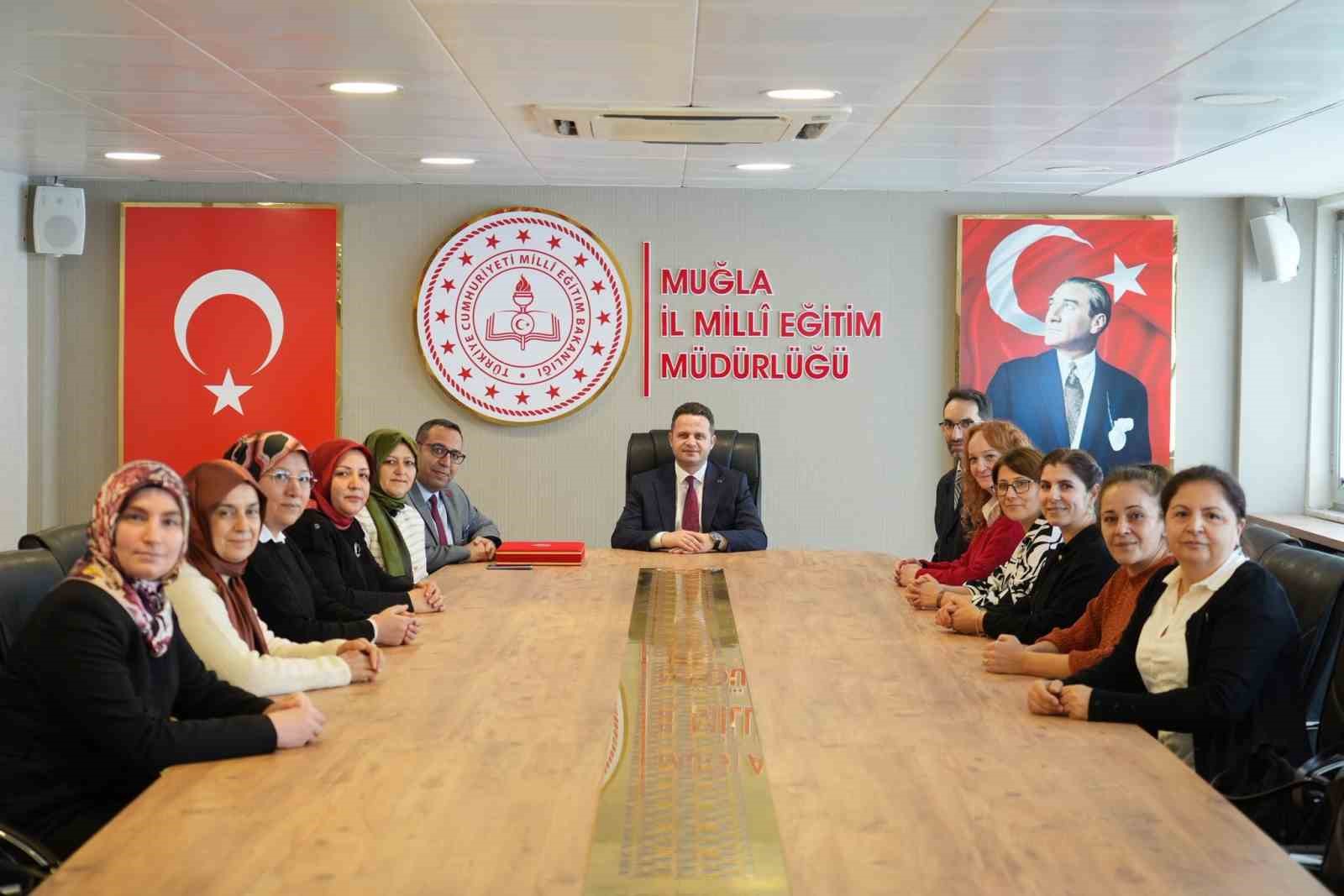 Muğla Olgunlaşma Enstitüsü tarafından "Bayrak Sevgisi" el emeğiyle taçlandı
