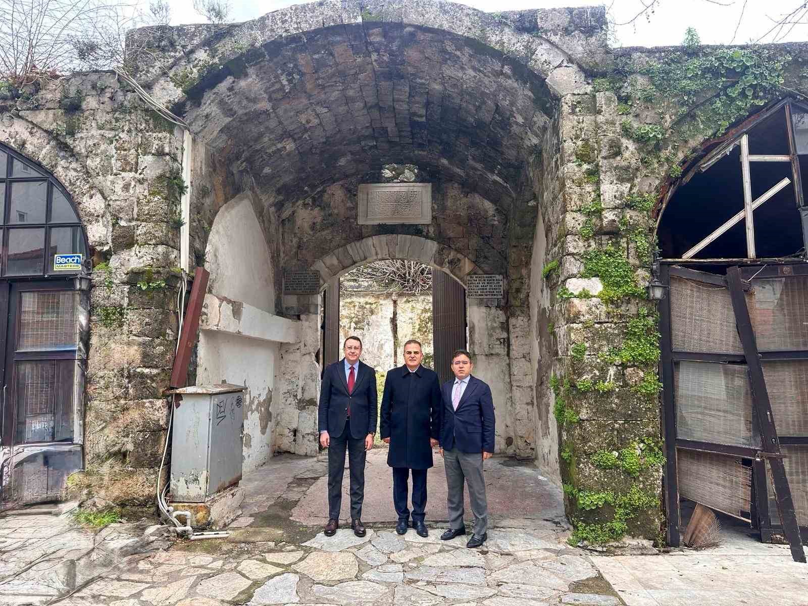 Muğla Valisi Akbıyık, Marmaris’te incelemelerde bulundu
