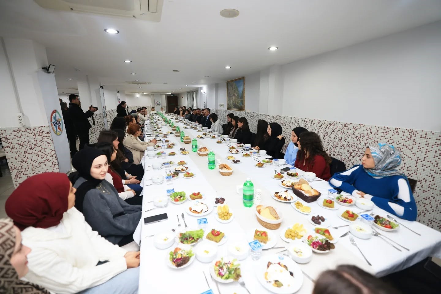 Muğla Valisi Dr. Akbıyık, Köyceğiz’de düzenlenen iftarda gençlerle sohbet etti
