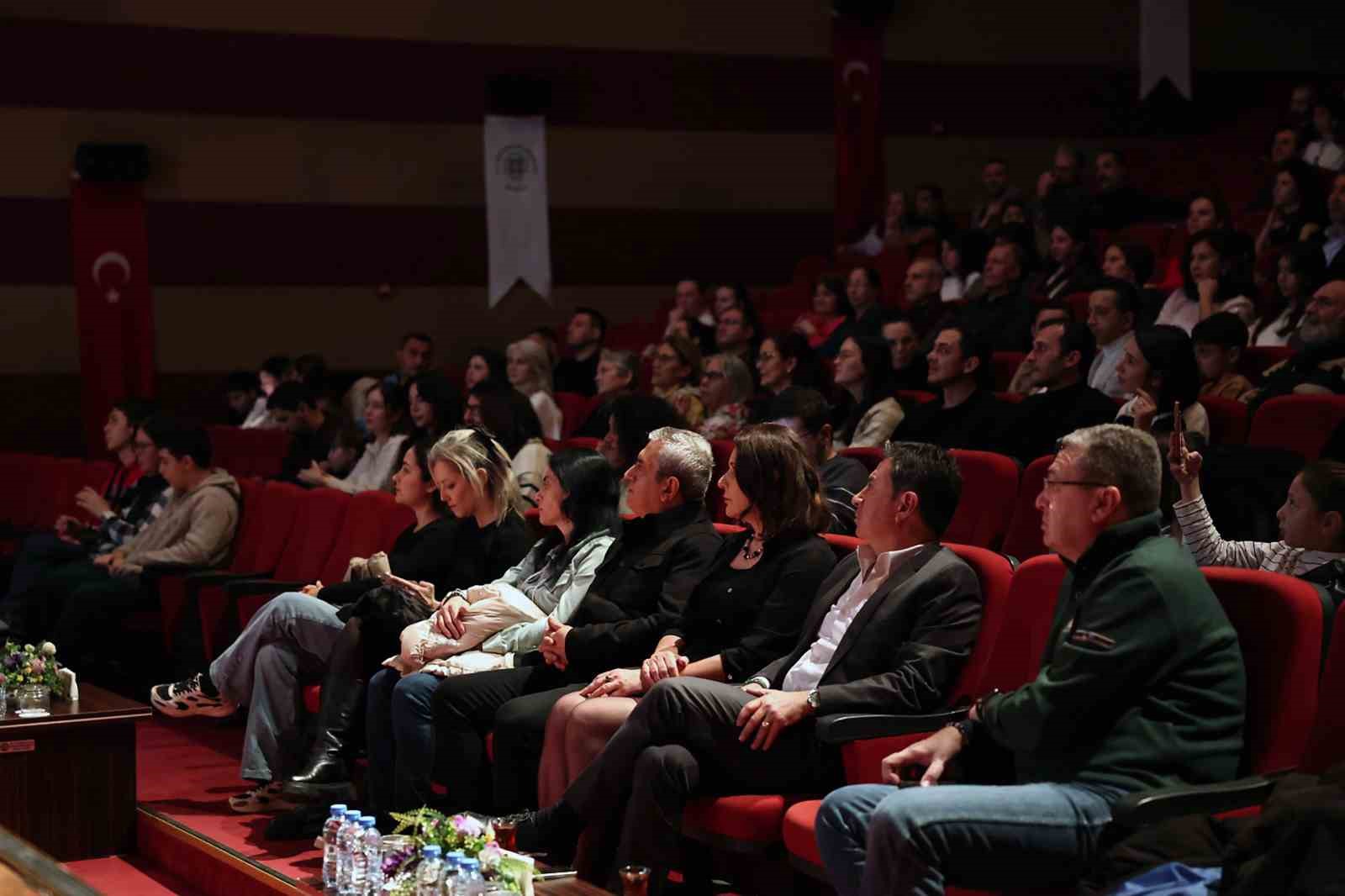 Muğla ve Kuzey Kıbrıs aynı sahneyi paylaştı
Muğla ve Kuzey Kıbrıs aynı sahneyi paylaştı