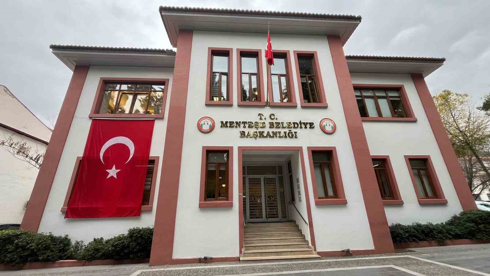 Muğla’da belediye binaları Türk bayrakları ile donatıldı

