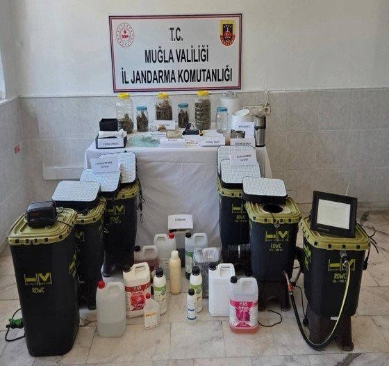 Muğla’da bin 268 adet uyuşturucu hap ele geçirildi
Muğla’da bin 268 adet uyuşturucu hap ele geçirildi