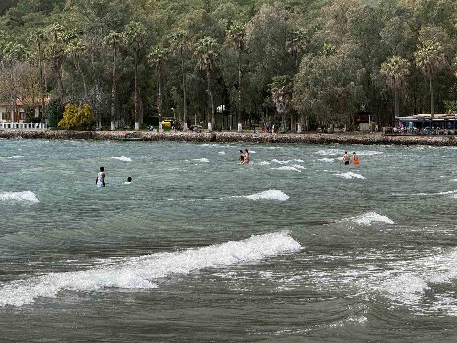 Muğla’da deniz sezonu erken açıldı
