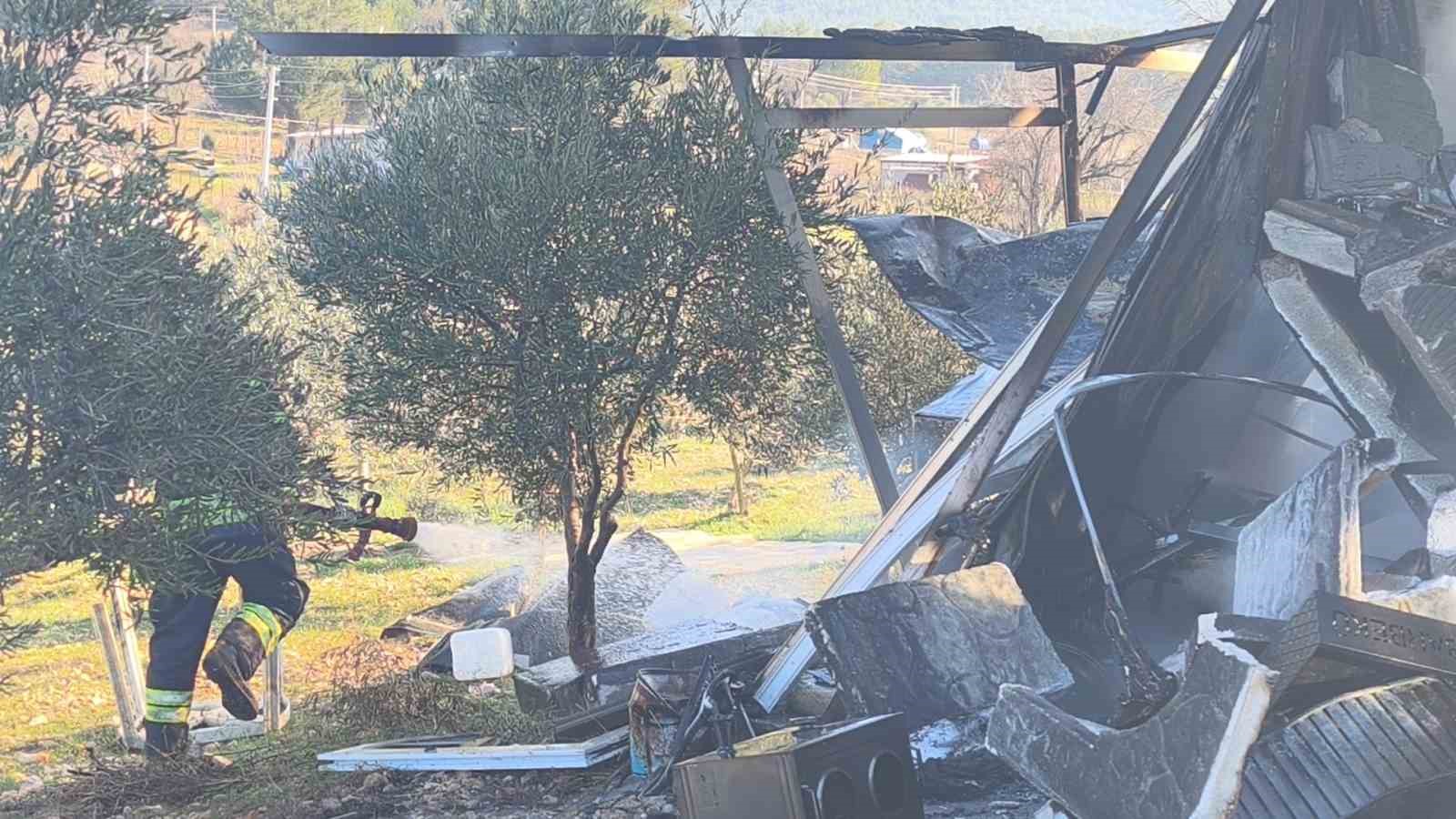 Muğla’da ev ve otomobil küle döndü
