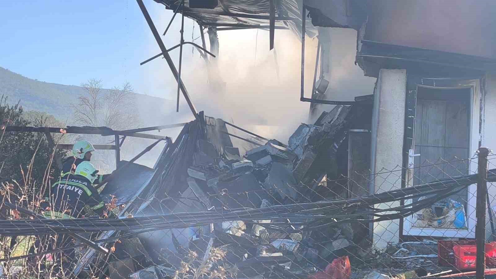 Muğla’da ev ve otomobil küle döndü
