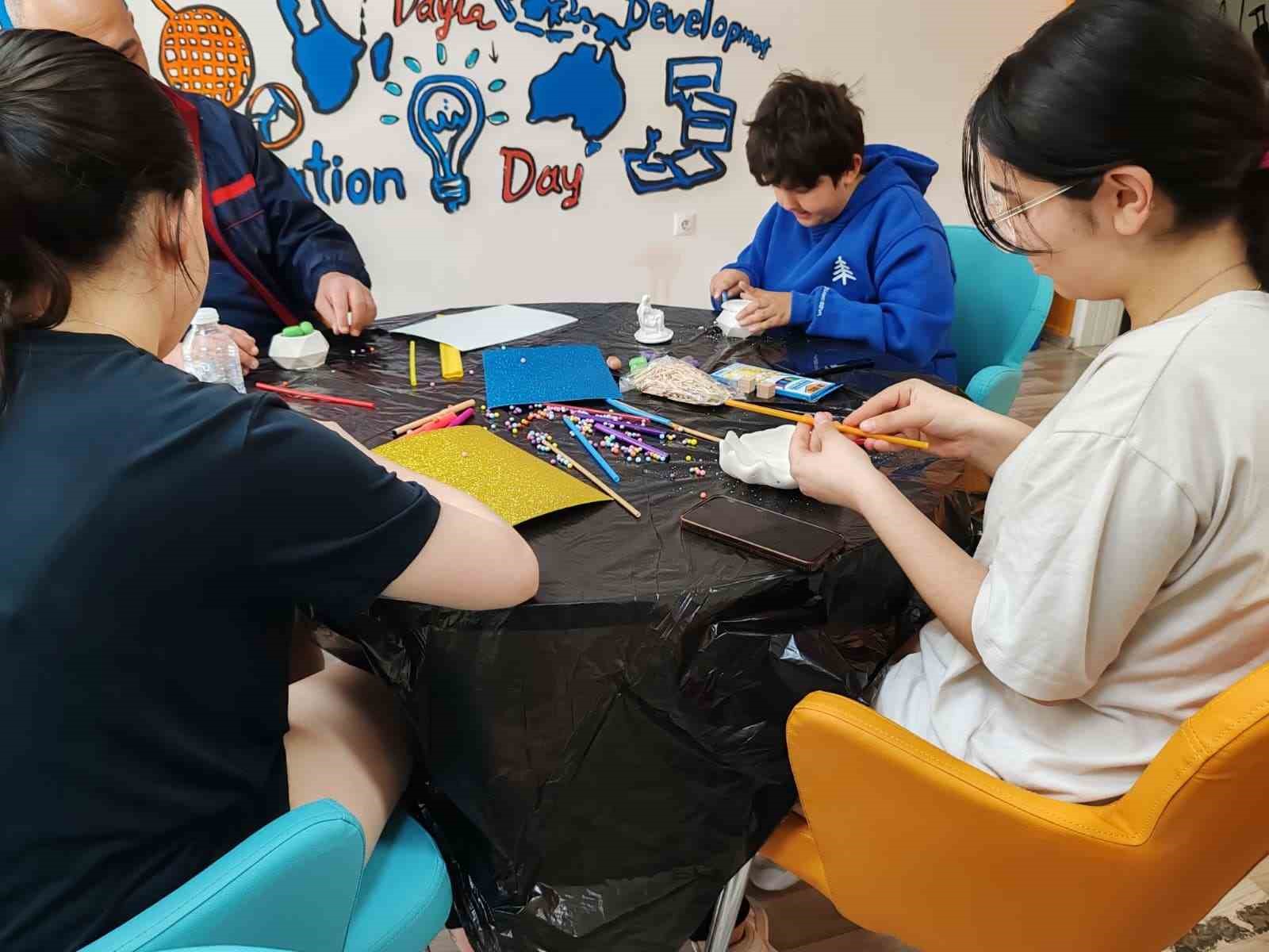 Muğla’da gençlerin "Şiddetsiz Hayal Durağı" tamamlandı
Muğla’da gençlerin "Şiddetsiz Hayal Durağı" tamamlandı