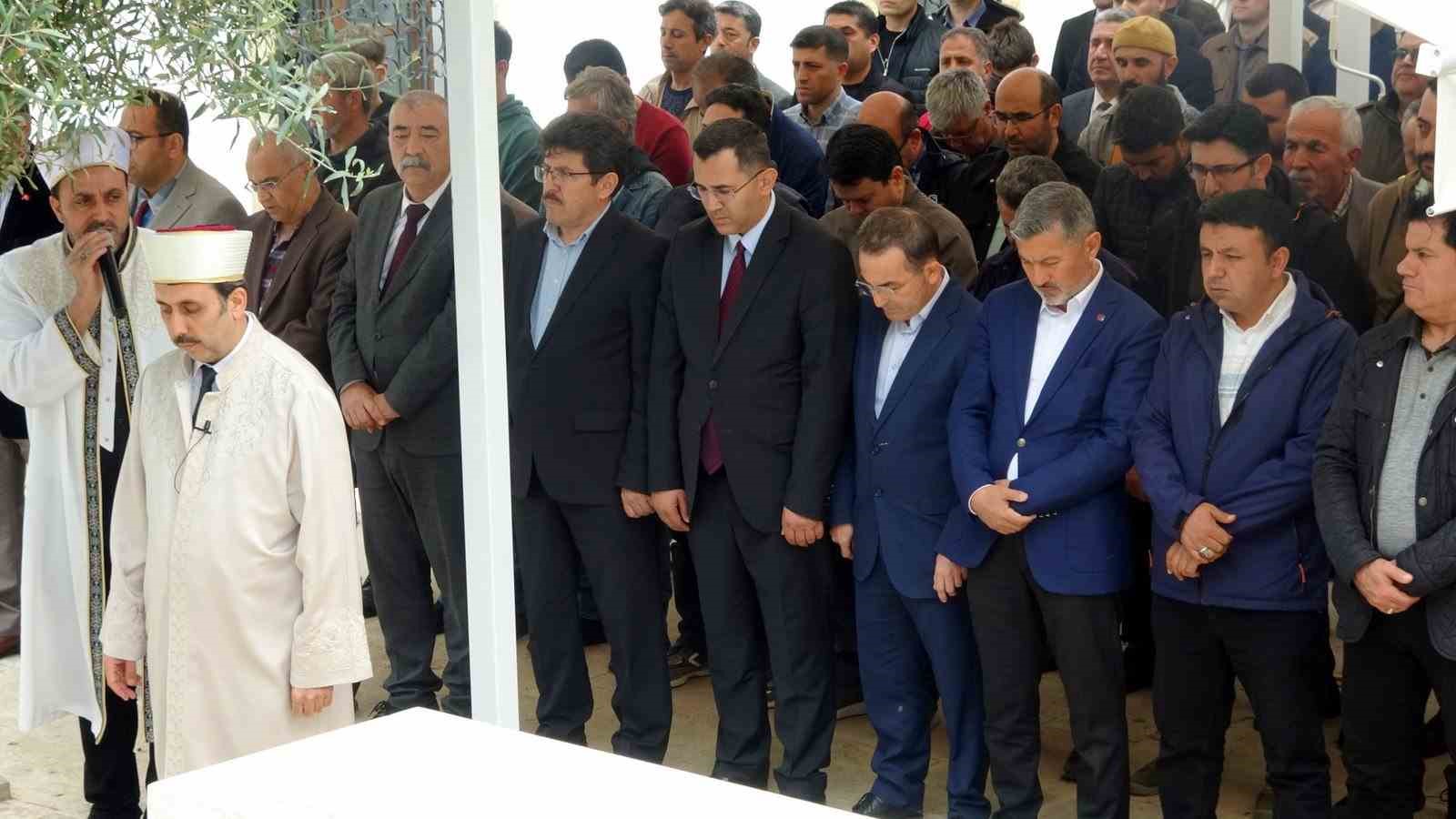 Muğla’da hayatını kaybeden öğrenciler ve öğretmen için gıyabi cenaze namazı kılındı
