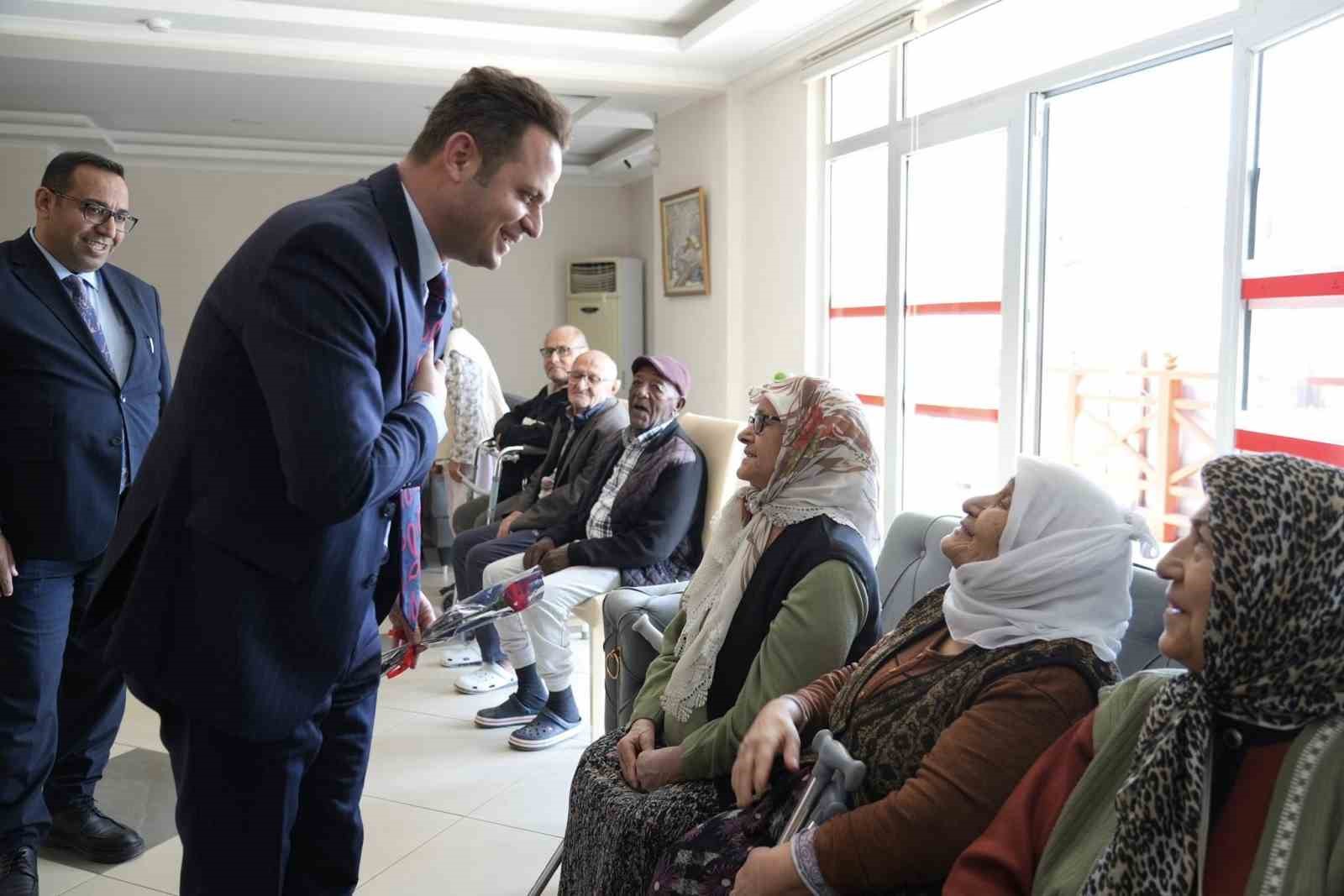 Muğla’da liseli gençlerden huzurevi sakinlerine müzik ziyafeti
