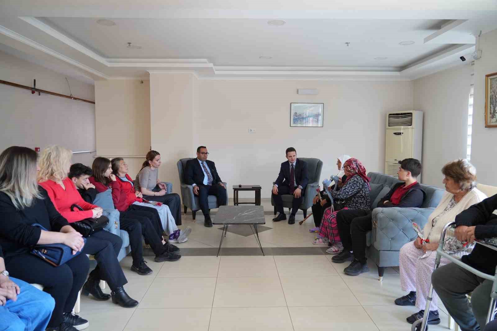 Muğla’da liseli gençlerden huzurevi sakinlerine müzik ziyafeti
