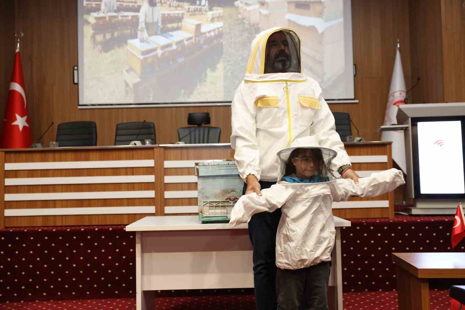 Muğla’da minik öğrenciler arıları ve sağlıklı beslenmeyi öğrendi
