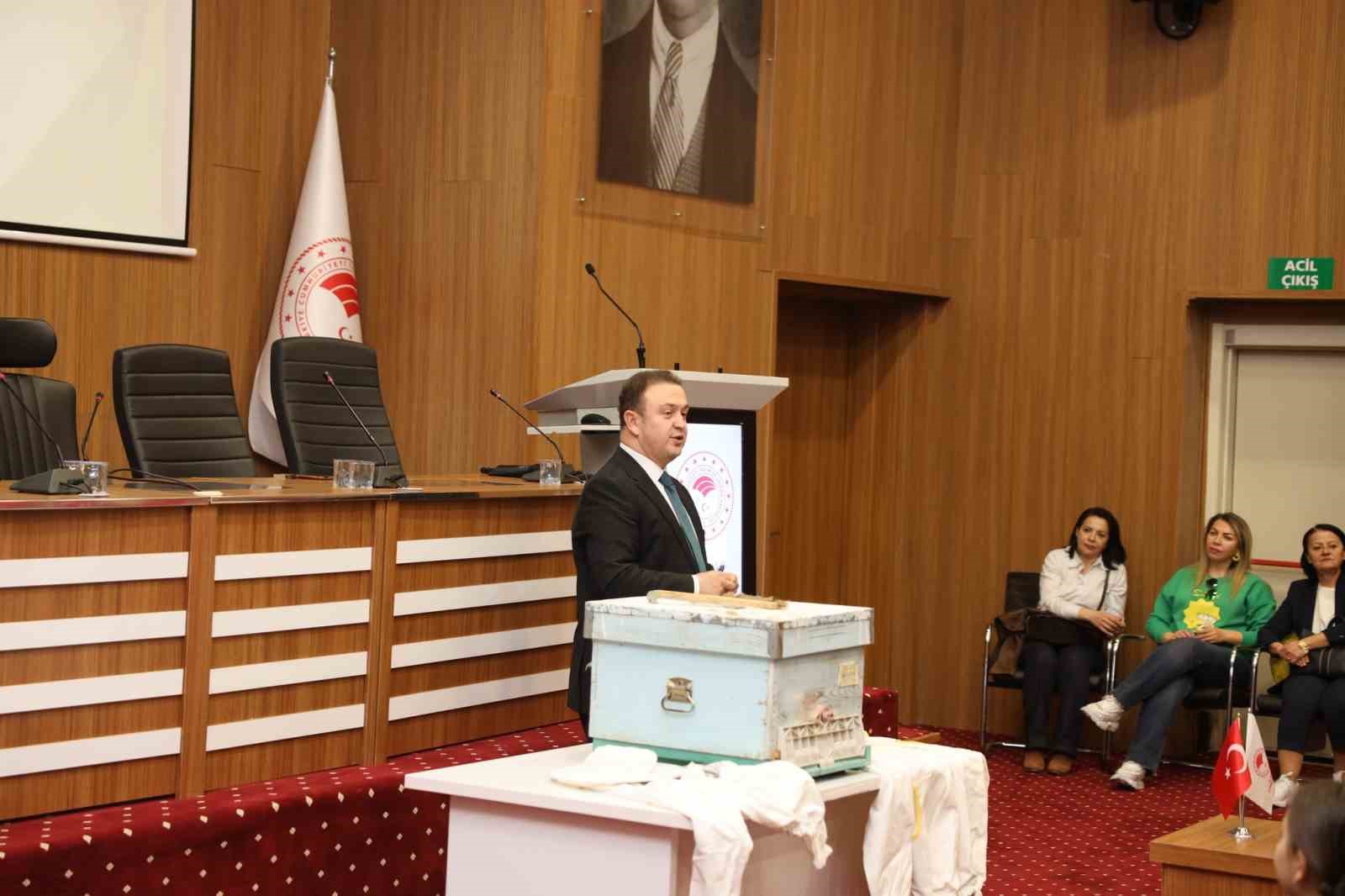 Muğla’da minik öğrenciler arıları ve sağlıklı beslenmeyi öğrendi
