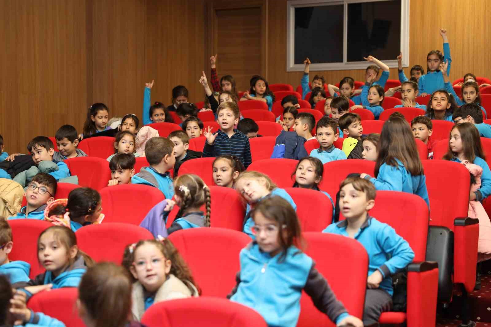 Muğla’da minik öğrenciler arıları ve sağlıklı beslenmeyi öğrendi
