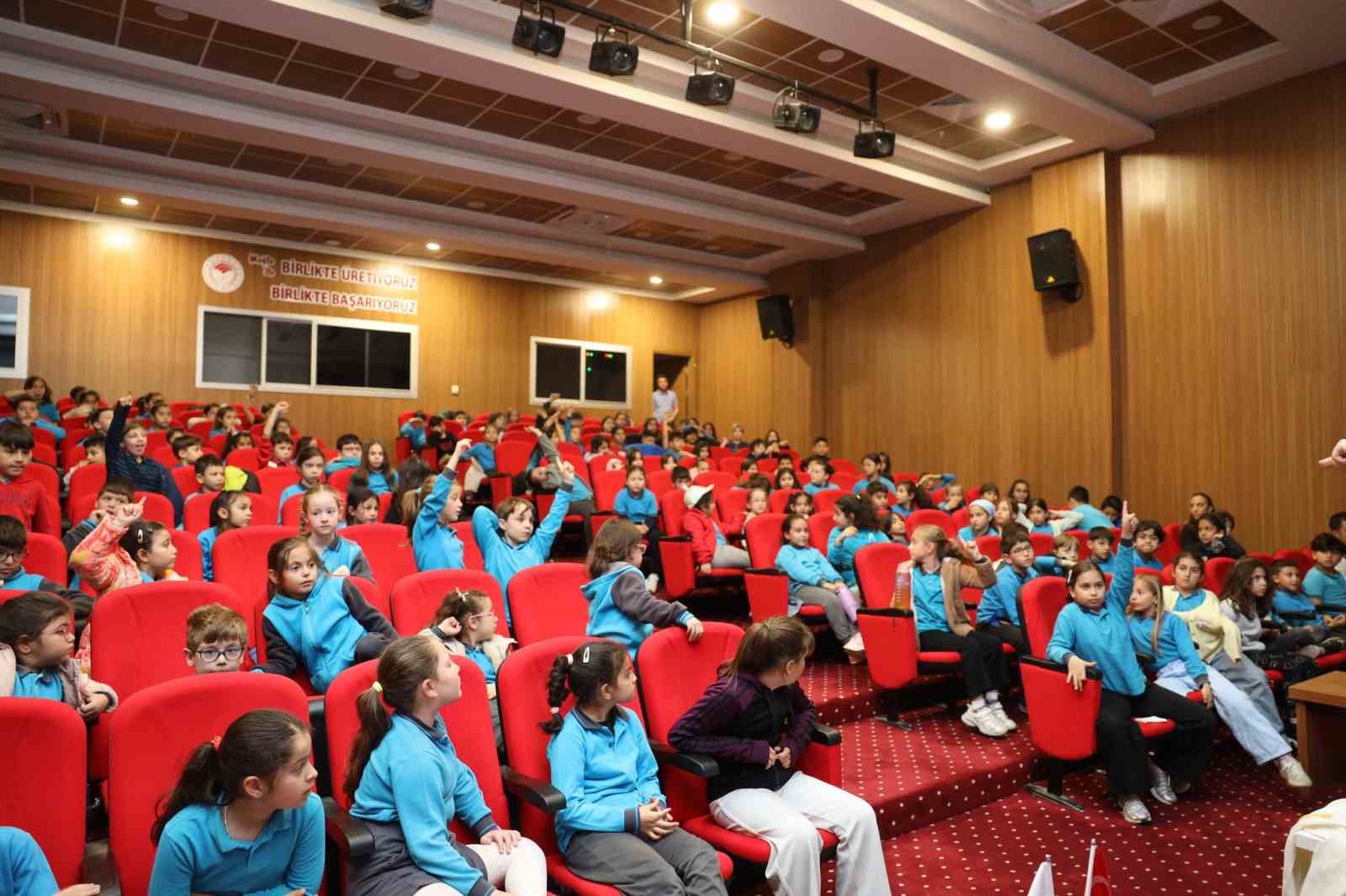 Muğla’da minik öğrenciler arıları ve sağlıklı beslenmeyi öğrendi
