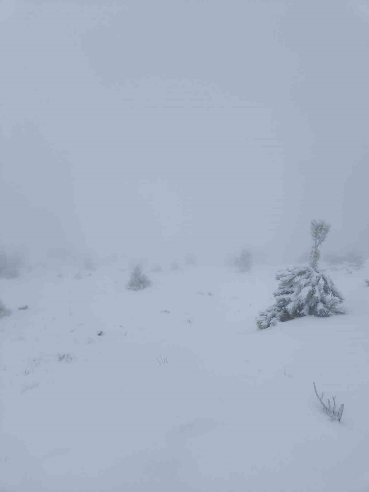 Muğla’da Nisan sürprizi Göktepe dağı beyaza büründü
