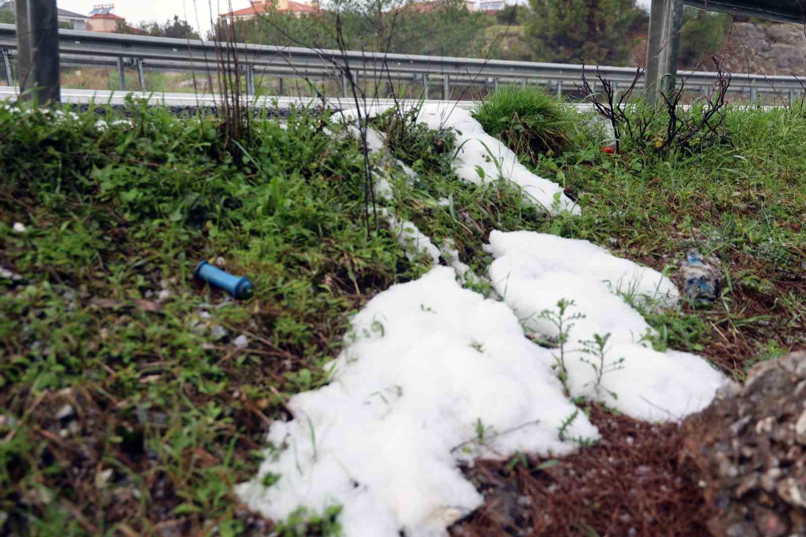 Muğla’da sağanak yağmur ile birlikte dolu yağdı
