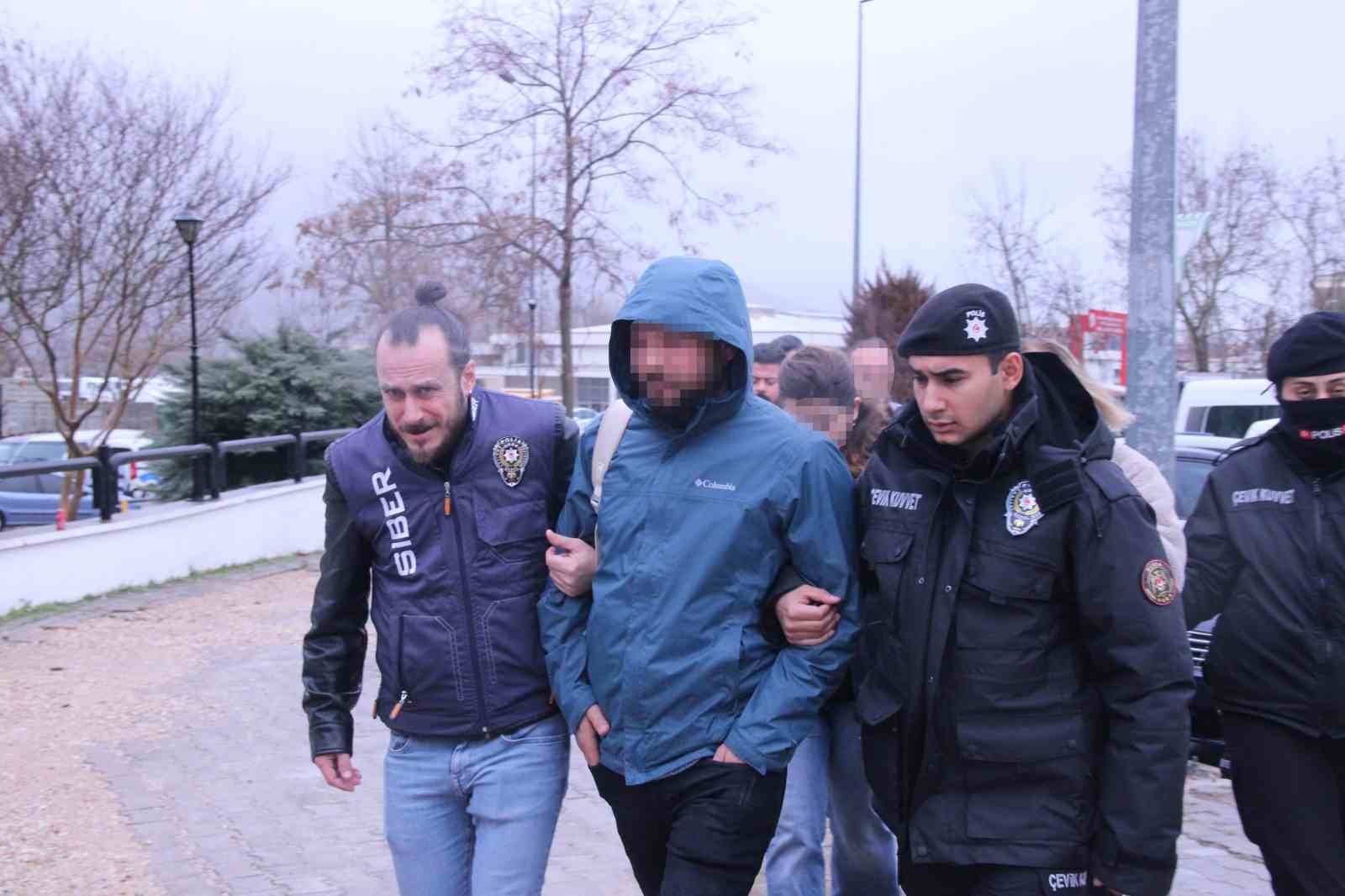 Muğla’da sahte hesap üzerinden  ‘Devlet Büyüklerine Hakaret’ şüphelileri adliyeye sevk edildi
