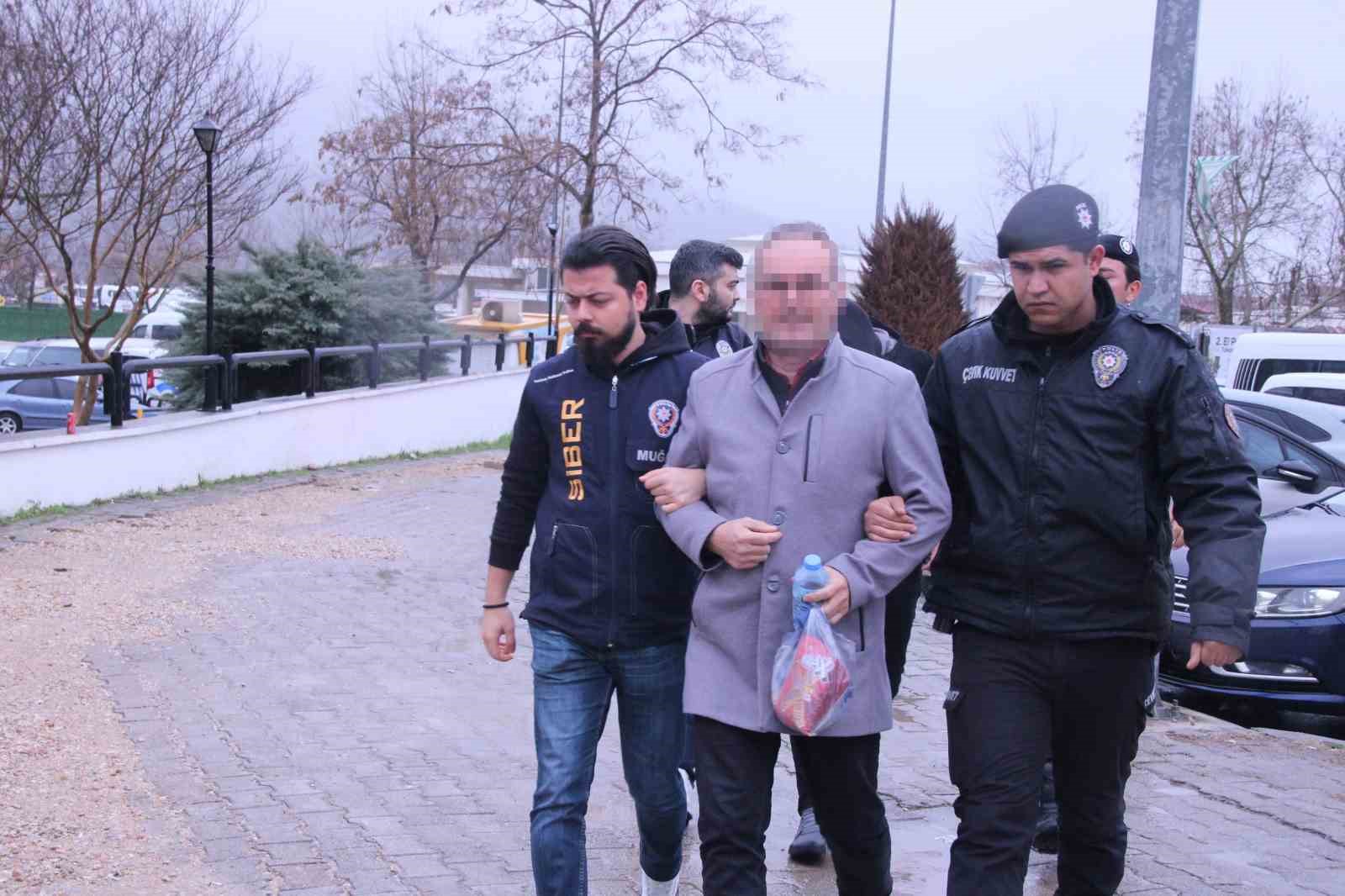 Muğla’da sahte hesap üzerinden  ‘Devlet Büyüklerine Hakaret’ şüphelileri adliyeye sevk edildi
