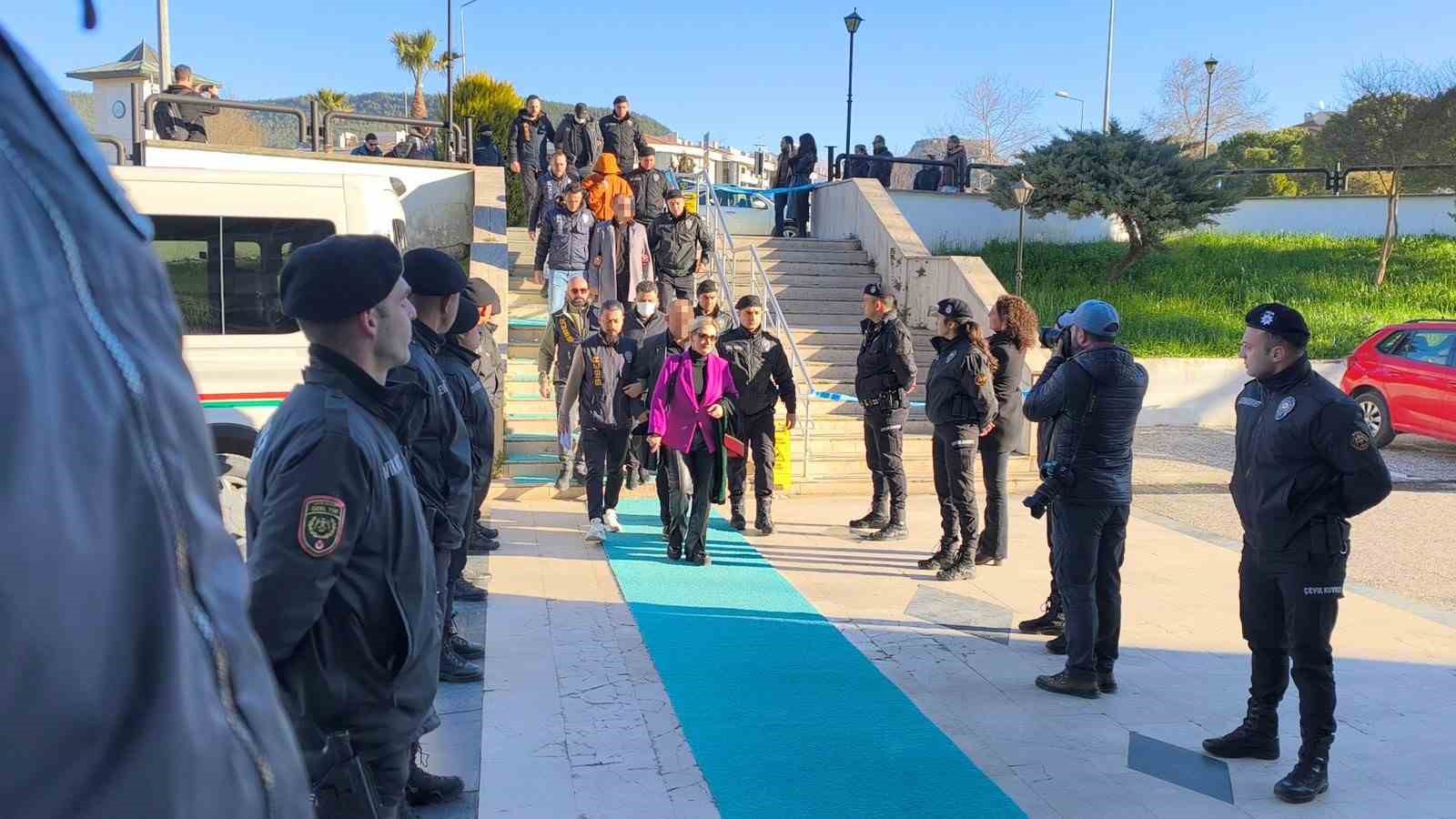 Muğla’da sahte sosyal medya operasyonu: 8 şüpheli adliyeye sevk edildi
