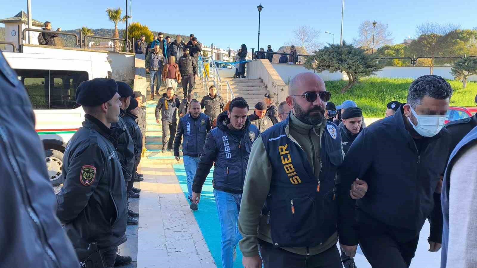 Muğla’da sahte sosyal medya operasyonu: 8 şüpheli adliyeye sevk edildi
