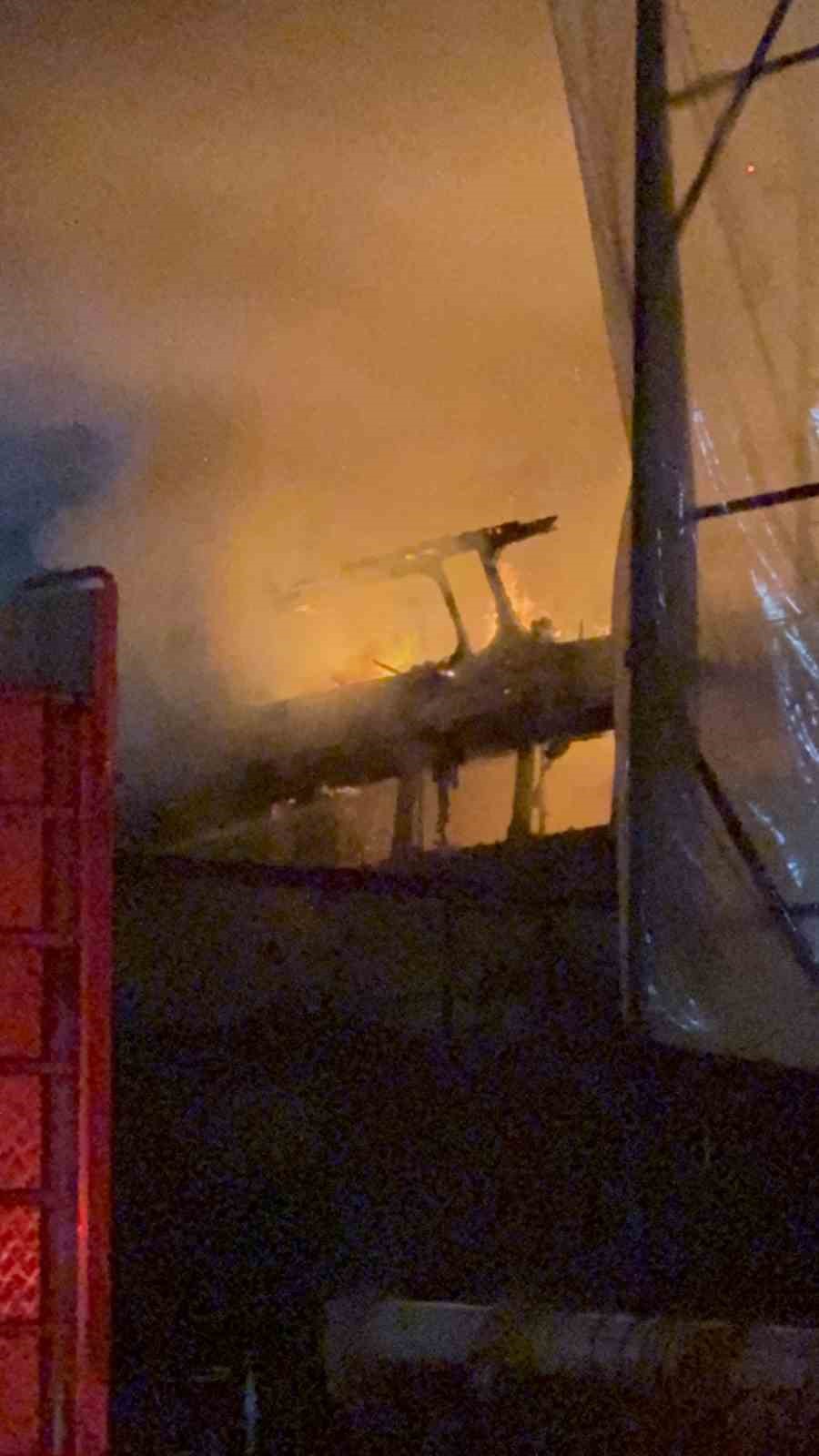 Muğla’da tersane yangını: Söndürme çalışmaları sürüyor
