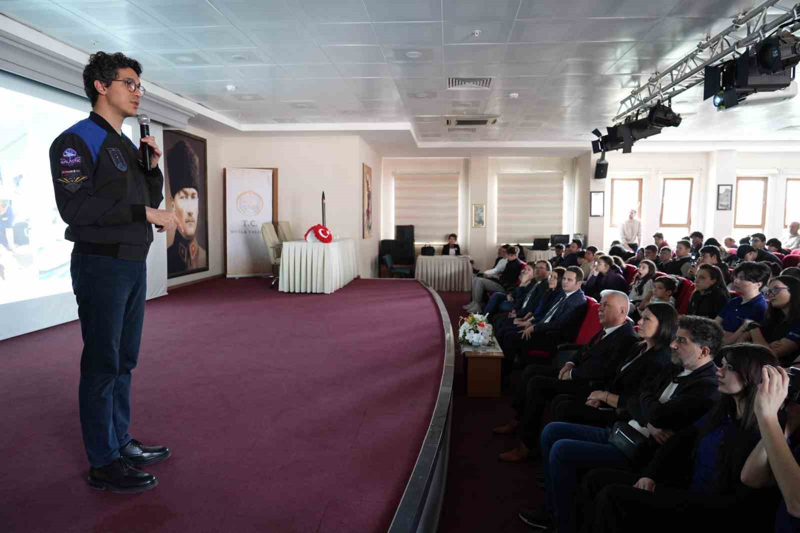 Muğla’da uzay rüzgarı Türkiye’nin ikinci astronotu Atasever gençlerle buluştu
