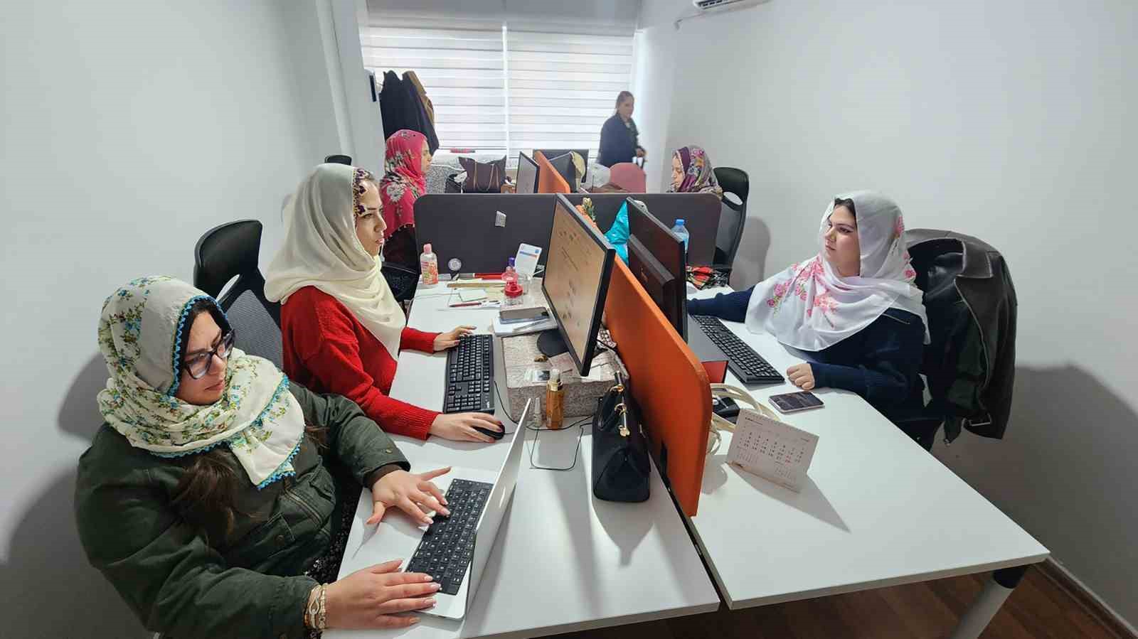 Muğlalı kadın gazetecilerden Zeynep Güneş’e destek
