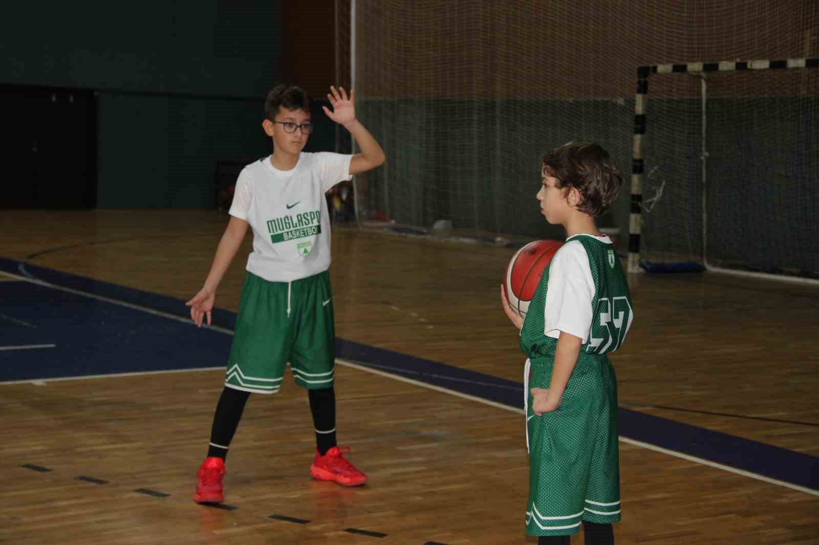 Muğlaspor basketbolda genç yetenekleri yetiştiriyor
