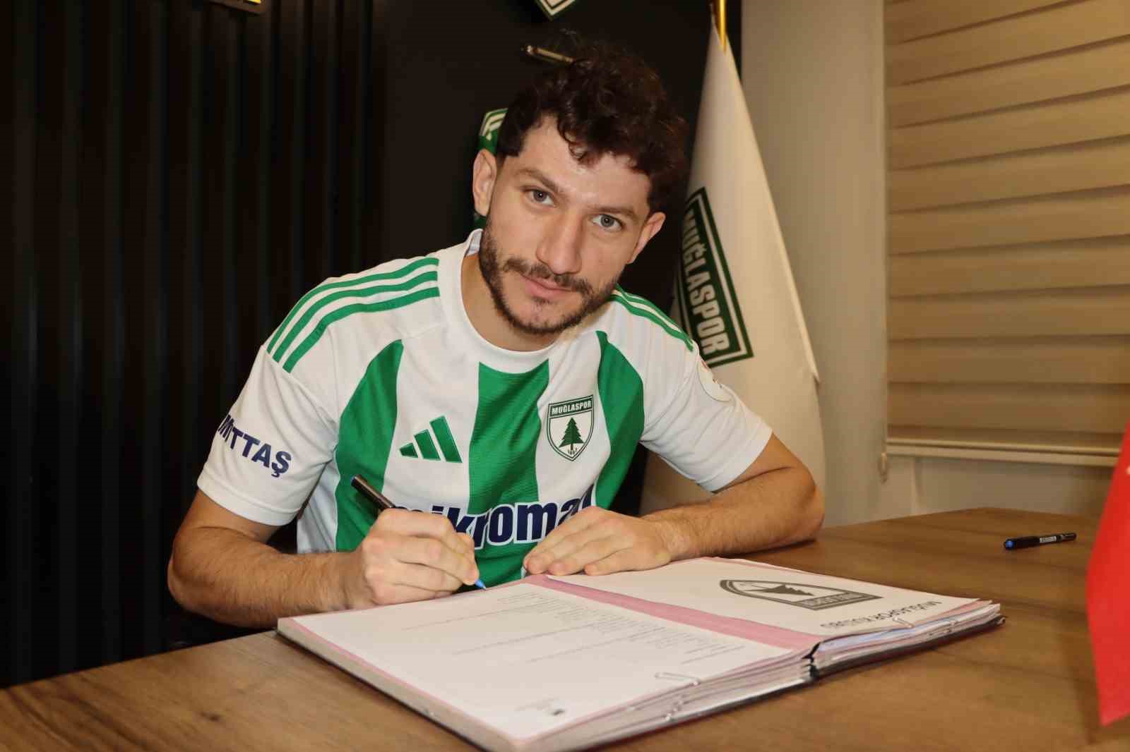 Muğlaspor orta sahaya oyuncusu Temelci’yi renklerine bağladı
