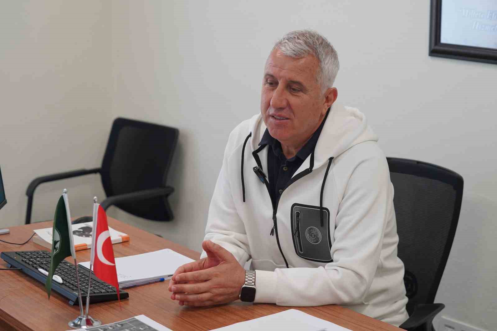 Muğlaspor Teknik Direktörü Besim Durmuş: "Kulübümüz hiç olmadığı kadar iyi hissediyor"
Muğlaspor Teknik Direktörü Besim Durmuş: "Kulübümüz hiç olmadığı kadar iyi hissediyor"