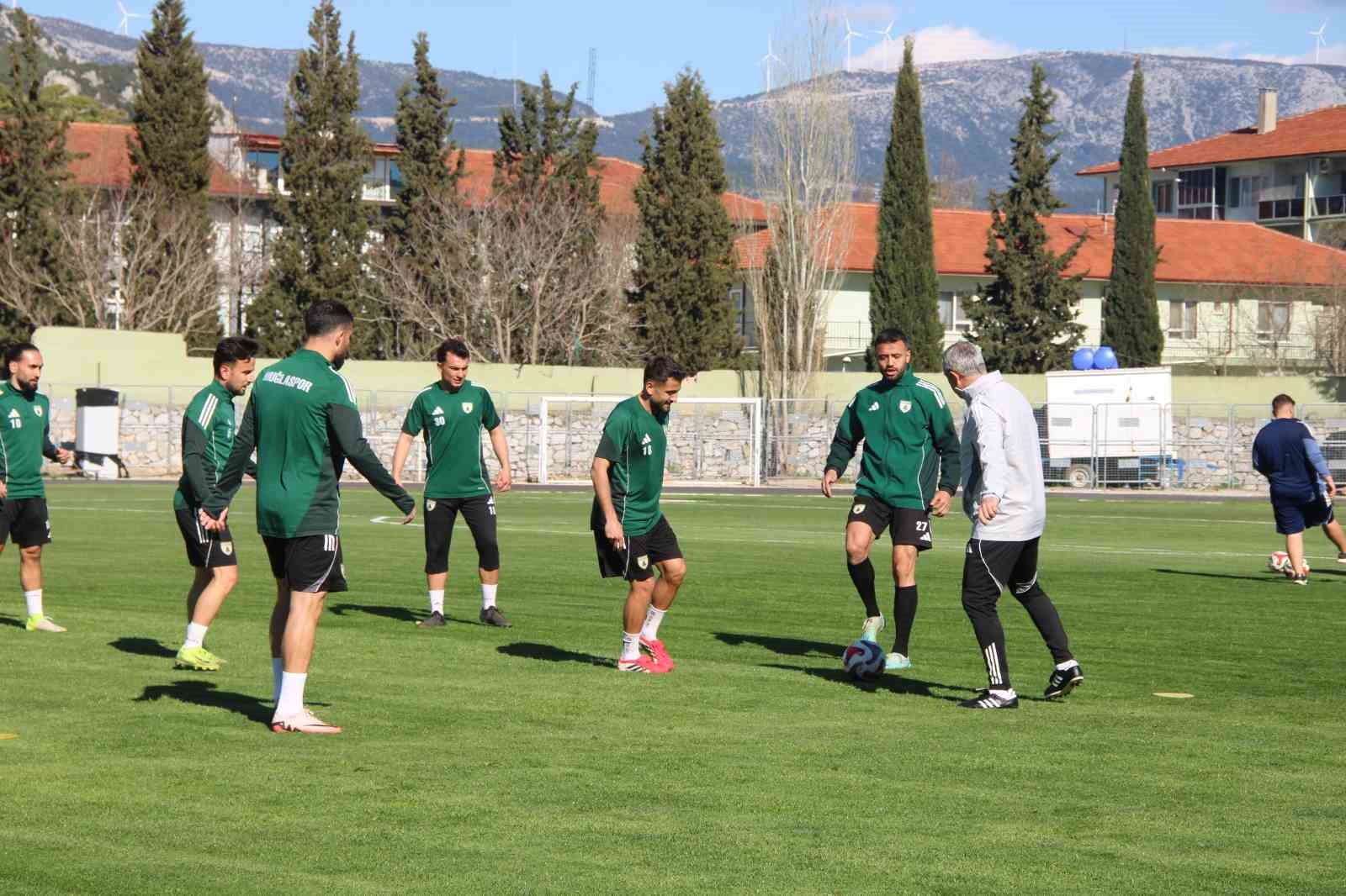 Muğlaspor Teknik Direktörü Sarıgül: "Özlediğimiz oyunla bu şehre şampiyonluğu getireceğiz"
