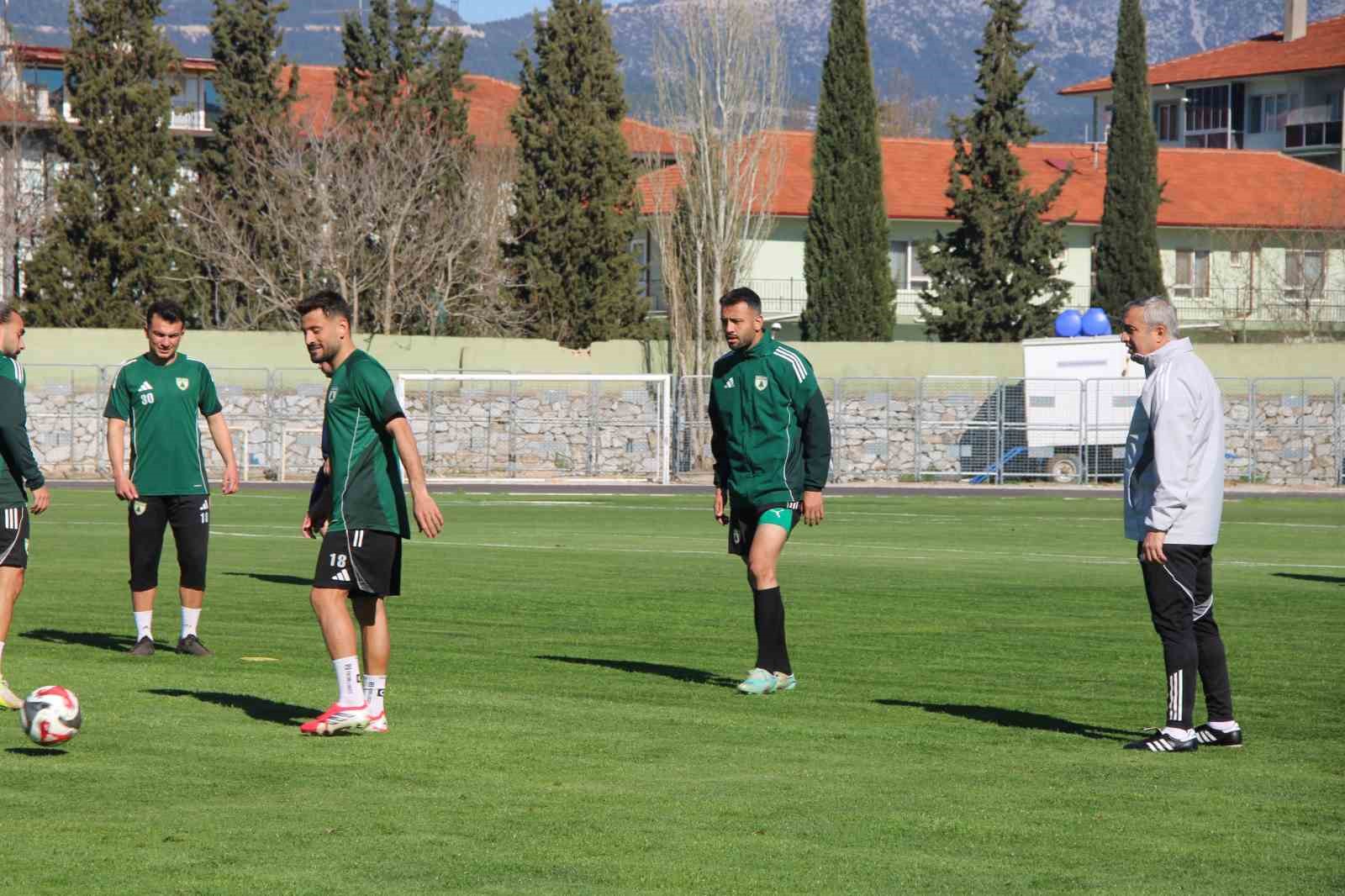 Muğlaspor Teknik Direktörü Sarıgül: "Özlediğimiz oyunla bu şehre şampiyonluğu getireceğiz"
