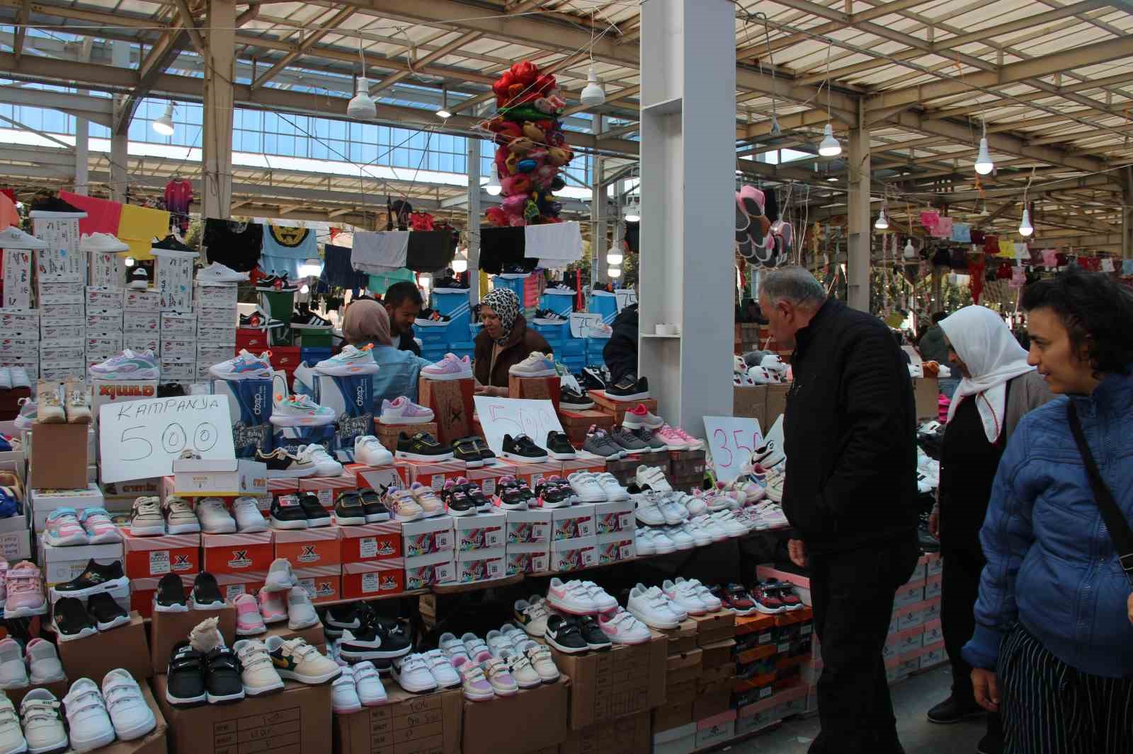 Muğlaspor yararına düzenlenen panayıra vatandaşlar ilgi gösterdi
