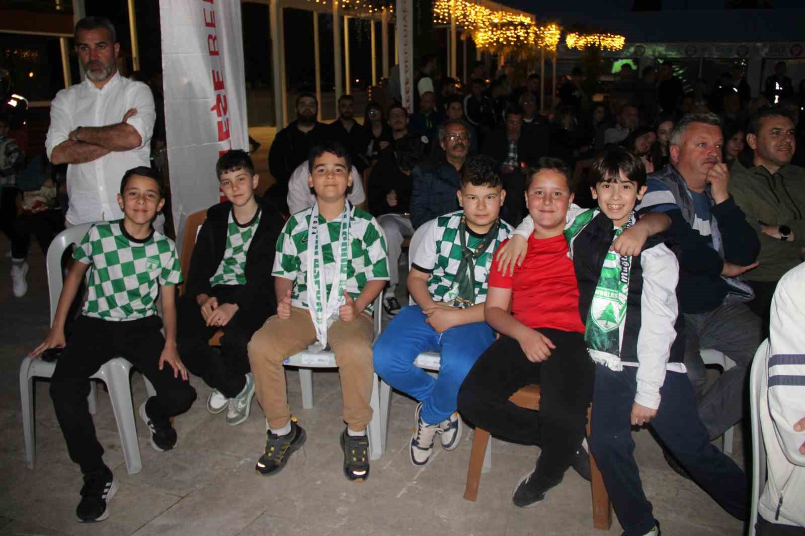 Muğlaspor’un zaferi geceyi bayrama çevirdi
