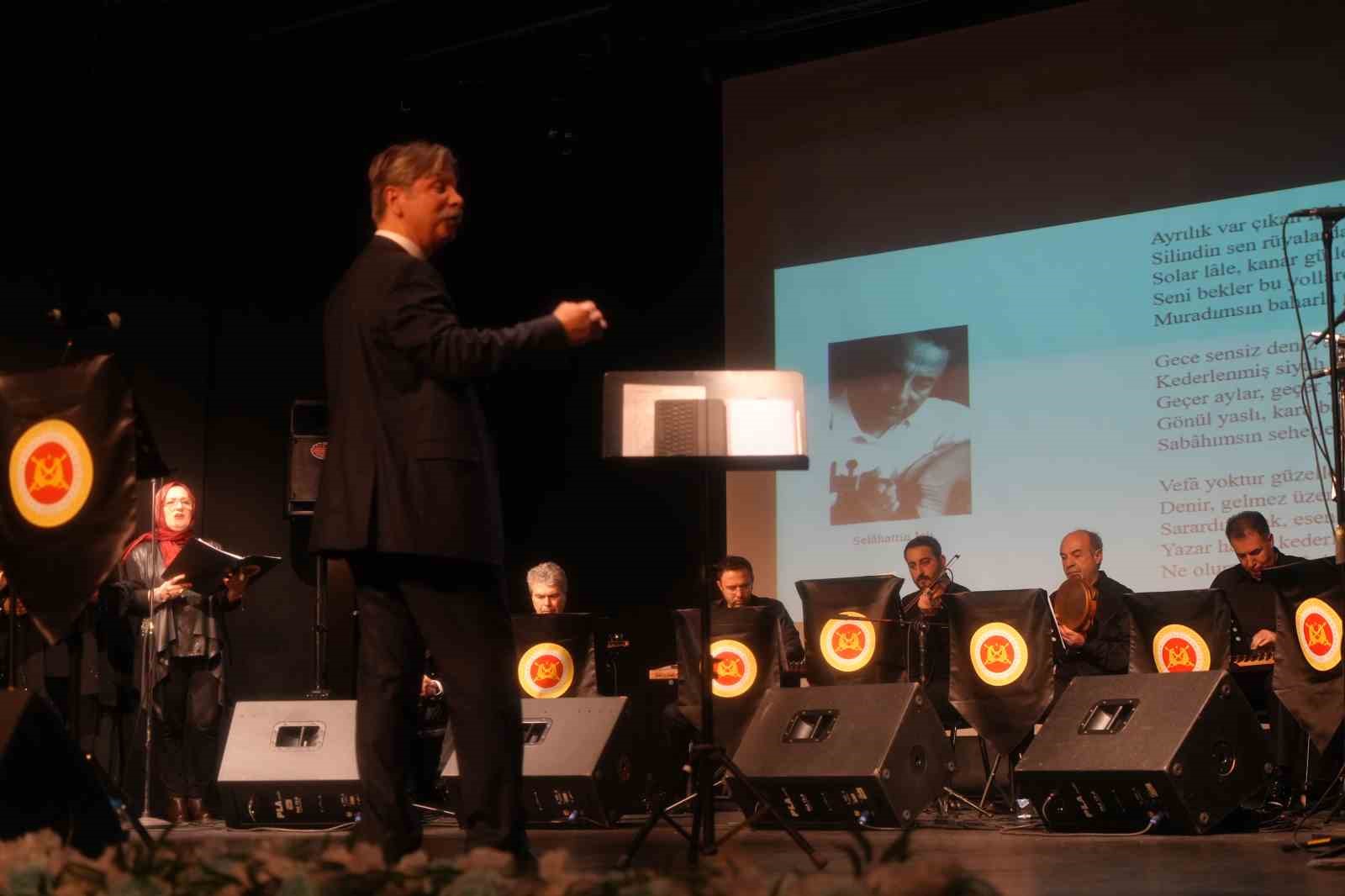 Muhayyerkürdi şarkılarla mest ettiler
