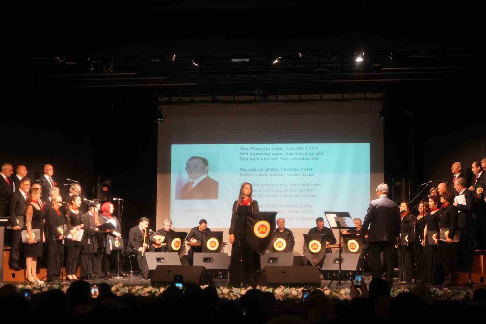 Muhayyerkürdi şarkılarla mest ettiler
